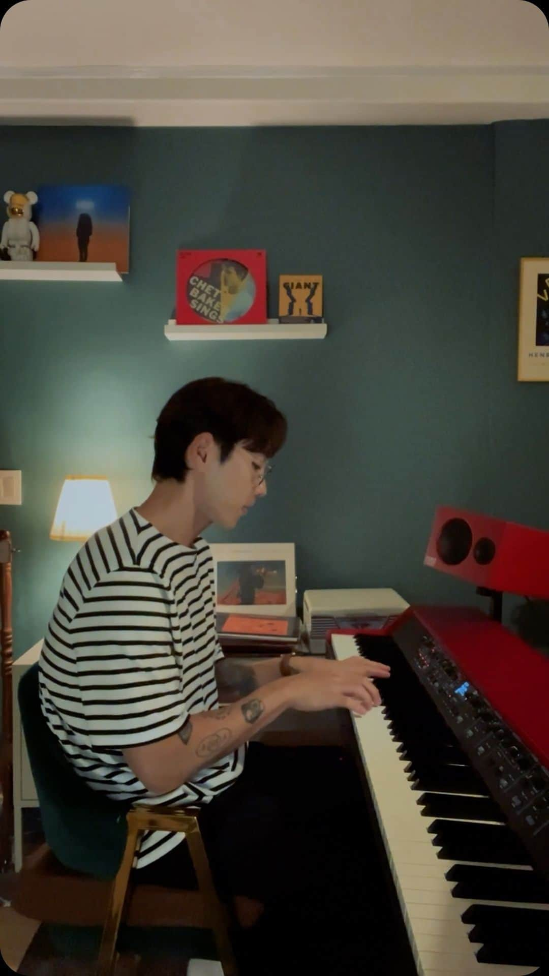 イ・ソクフンのインスタグラム：「[영상📺] 이석훈(LEESEOKHOON) - 향기 Practice Video (Piano ver.)  ▶ youtu.be/uIk5z5QAeLg  #이석훈 #LEESEOKHOON #무제 #無題 #Untitled #향기」