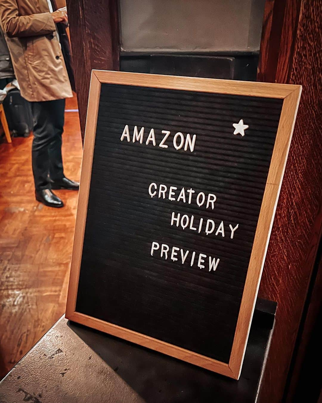 ルイーズ・ペントランドさんのインスタグラム写真 - (ルイーズ・ペントランドInstagram)「Little photo drop from my day at the Amazon Creator Holiday Preview. I’m not sure if I’m supposed to put ‘ad invite’ on this or not so popping that there just incase! (Feel free to correct me if I don’t need it!!)  Last year I signed up to the @amazoninfluencerprogram and I’ll be honest, I didn’t realllllly know too much about it other than it was an affiliate program. Affiliate programmes are where someone finds a product from a brand, shares that with an audience, the audience can buy the product for the original normal price but the person who shared the product gets a commission for sharing it. Eg. I share a jumper for (making up figures here) £10, you buy it, the jumper biz gives me 10p to thank me for promoting.  So, I thought Amazon was like that BUT I WAS WRONG!)  There’s a whole community of people who treasure hunt the best things on Amazon, including deals, offers, services and promotions. You can have your own ‘storefront’, you can add photos and also soon videos, people can follow you on there, it’s all quite social media vibes. Shopping Social Media!! There is still the affiliates element but I think there’s a lot more to it and I love that!  Anyway, yesterday I got to meet loads of the @amazonuk team, lots of amazing people who are part of the program (hello to @chanelambrose, @emshelx, @bylouiseemmaclarke and @curvy_roamer 👋🏻👋🏻👋🏻) and see what’s coming up on the platform!  I’m going to be posting more of my amazon finds on stories and will keep them all in a highlight bubble. If you prefer not to click my links, no worries at all, we can still be friends. If you do, thank you and enjoy!!  Big, big thanks to @larajoannajarvis who spent so long this summer explaining it all to me, even when I was being incredibly slow and not getting it Ahahaha!   As my first bit of ‘market research’, (if you’re still reading this far), what do you buy most on Amazon?? And, are you a Prime Member or regular? Xxx  PS- don’t judge me for taking a pic of the sinks. Those loos were cool! 🤣」10月26日 18時54分 - louisepentland