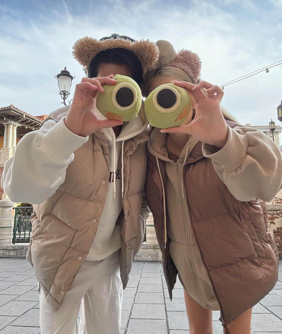 HONOKAのインスタグラム：「． ． Dロスすぎて既にまた行きたい🧸💭💞 ． ． #ootd#ootdfashion#autumnfashion#similarlook #disneyland#disneysea#disney  #カップルコーデ#ディズニーシー  #海外ファッション#shein購入品#シミラールック #韓国コーデ #韓国ファッション#ディズニーコーデ #ugg#UggSeason#Uggシーズン #カップル#リンクコーデ#秋コーデ #패션#착샷#여자코디#여자옷#스트릿브랜드」