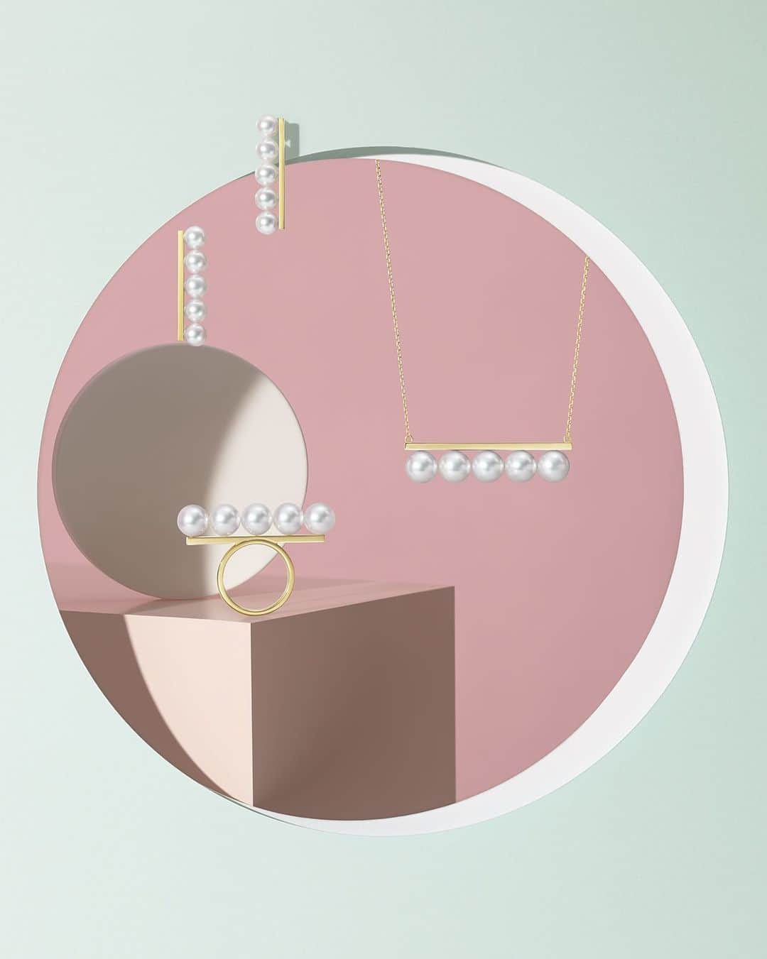 のインスタグラム：「The ‘balance’ series presents neatly aligned Akoya pearls, the very symbol of TASAKI’s innovative beauty. The emergence of 'balance' sent shockwaves through the fashion world, revolutionising the traditional notion of pearl jewellery.  あこや真珠が端正に並ぶ「balance (バランス)」シリーズは、TASAKIの革新的な美の象徴。 その誕生は、それまでのパールジュエリーの概念を覆すほどのインパクトを世界に与えました。  #TASAKI #TASAKIbalance #TASAKIpearl」