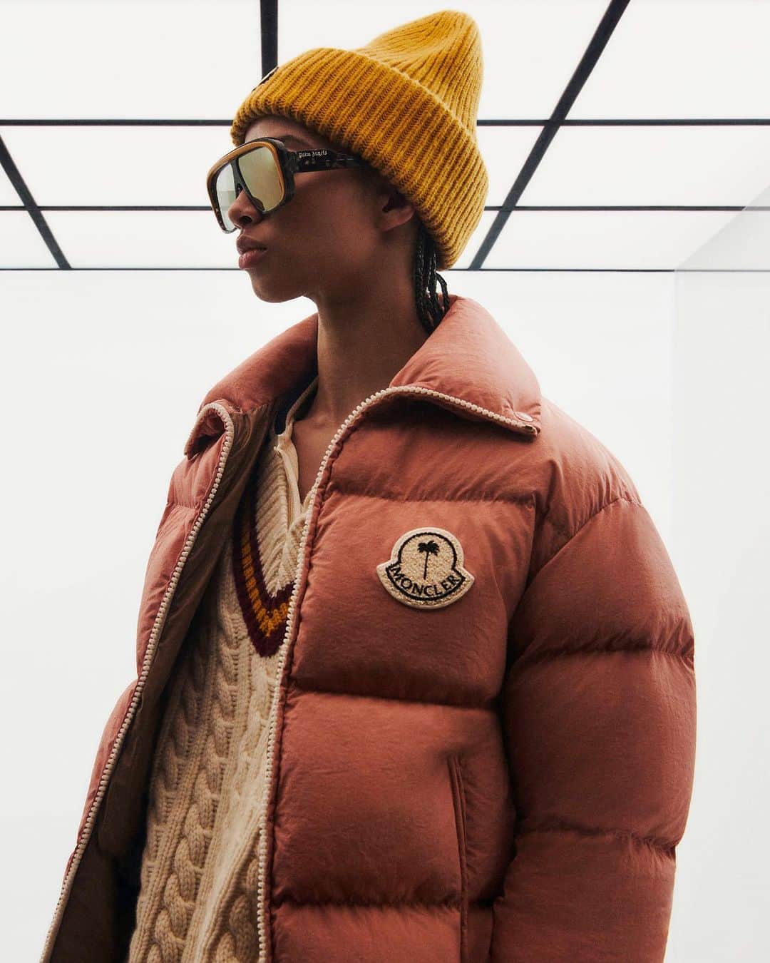 I.T IS INSPIRATIONさんのインスタグラム写真 - (I.T IS INSPIRATIONInstagram)「The Moncler x Palm Angels collection is a gender-neutral collection that further explores Ragazzi’s endless fascination with vintage aesthetics, particularly from the '90s, and Americana archetypes. It is interpreted through the distinctive Palm Angels filter, exuding a post-preppy feel. Elements from that enduring code are turned around and upside-down on cable-knit sweaters, cable puffers, and an aged leather biker jacket.  The collection is now available at selected I.T store.  #ITHK #ITeSHOP #Moncler #PalmAngels」10月26日 19時08分 - ithk