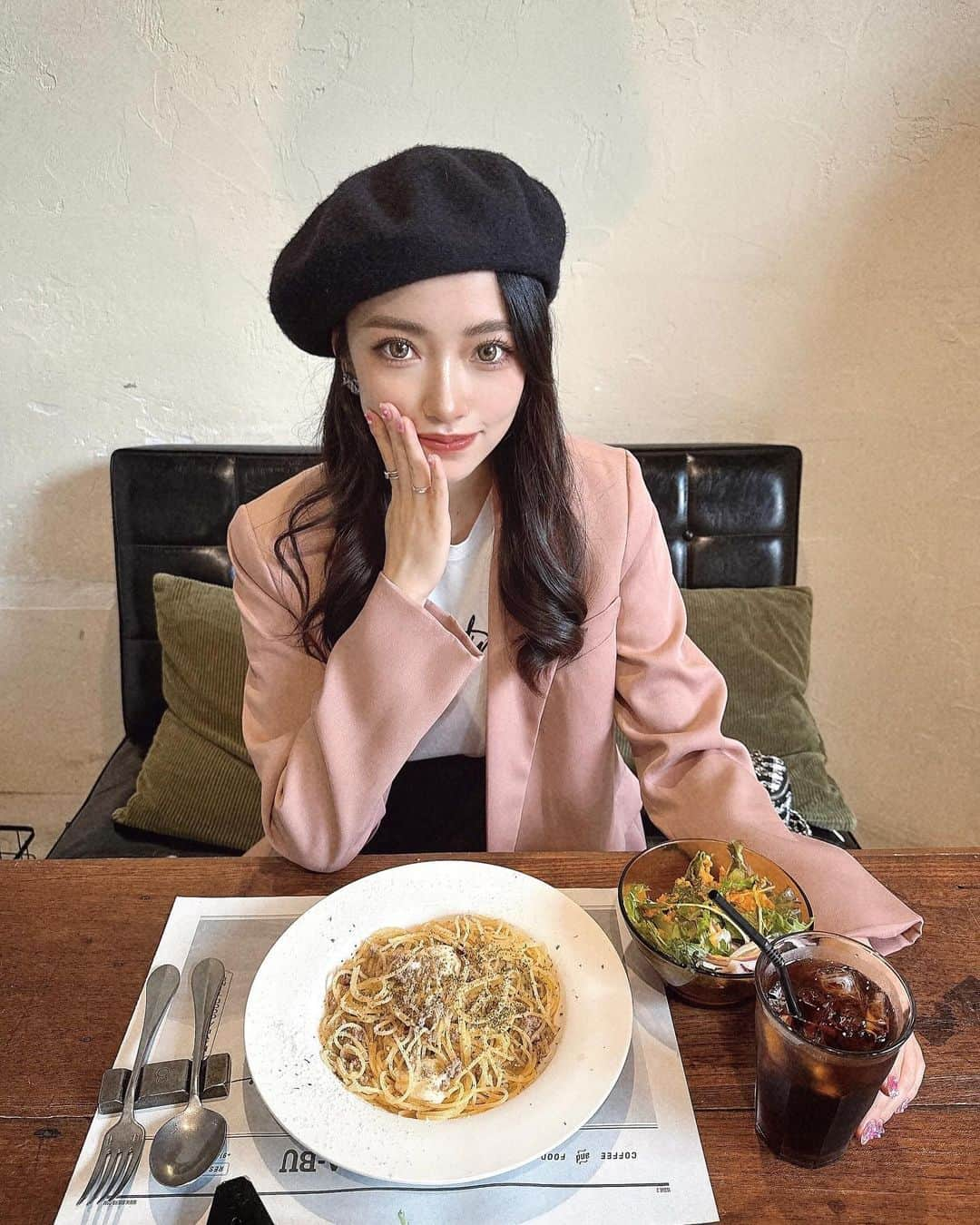 前川琳菜（りなち）のインスタグラム：「✩‧₊˚  lunch🖤🩷  #카페 #카페스타그램 #카페그램 #카페투어 #인스타카페 #예쁜카페 #카페맛집 #카페타임 #cafe #カフェ #カフェ巡り #カフェ活 #カフェスタグラム #おしゃカフェ #ランチ #津ランチ #ハチトバーブ #りなちこーで」