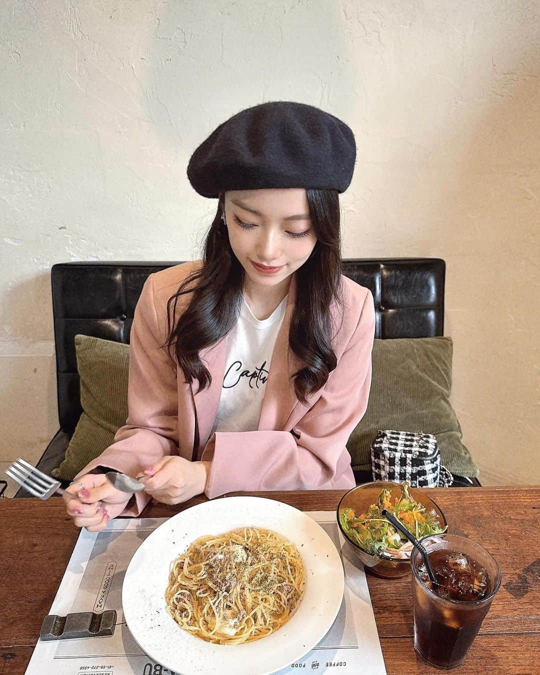 前川琳菜（りなち）さんのインスタグラム写真 - (前川琳菜（りなち）Instagram)「✩‧₊˚  lunch🖤🩷  #카페 #카페스타그램 #카페그램 #카페투어 #인스타카페 #예쁜카페 #카페맛집 #카페타임 #cafe #カフェ #カフェ巡り #カフェ活 #カフェスタグラム #おしゃカフェ #ランチ #津ランチ #ハチトバーブ #りなちこーで」10月26日 19時01分 - rina__maekawa