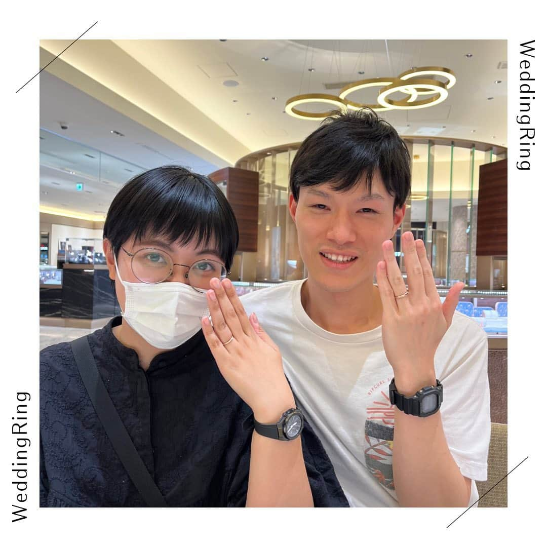 j_paris_bridalさんのインスタグラム写真 - (j_paris_bridalInstagram)「————————————————  【お客様Photo💍】 ⁡ みなさまこんにちは😊 お客様のお写真を投稿させていただきます💓  優しいお色味のリングをお選びいただきました💍✨️ ウェーブの形もお2人の手にぴったりですね💓  ジュエリーパリでは指輪を選ぶ時間も楽しんでいただきたいという想いからスタッフが一から丁寧にご案内し、お2人の大切な指輪選びのサポートをさせて頂きます☺️💍 ⁡ 詳しくはお電話、メールにてお気軽にお問い合わせくださいませ📩 皆様のお越しを心よりお待ちしております♪  ————————————————  #婚約指輪 #結婚指輪 #マリッジリング #エンゲージリング #ブライダルリング #結婚指輪福井 #結婚指輪人気 #ジュエリーパリ福井 #婚約指輪福井 #婚約指輪人気 #結婚指輪おすすめ #ブライダル指輪 #結婚指輪専門店 #婚約指輪おすすめ #婚約指輪専門店 #ring #marriage #bridal #wedding #結婚 #ウェディング #プレ花嫁 #ブライダル  #結婚式  #結婚式準備 #福井のいいところ #jewelryparis #ジュエリーパリ」10月26日 19時02分 - j_paris_bridal