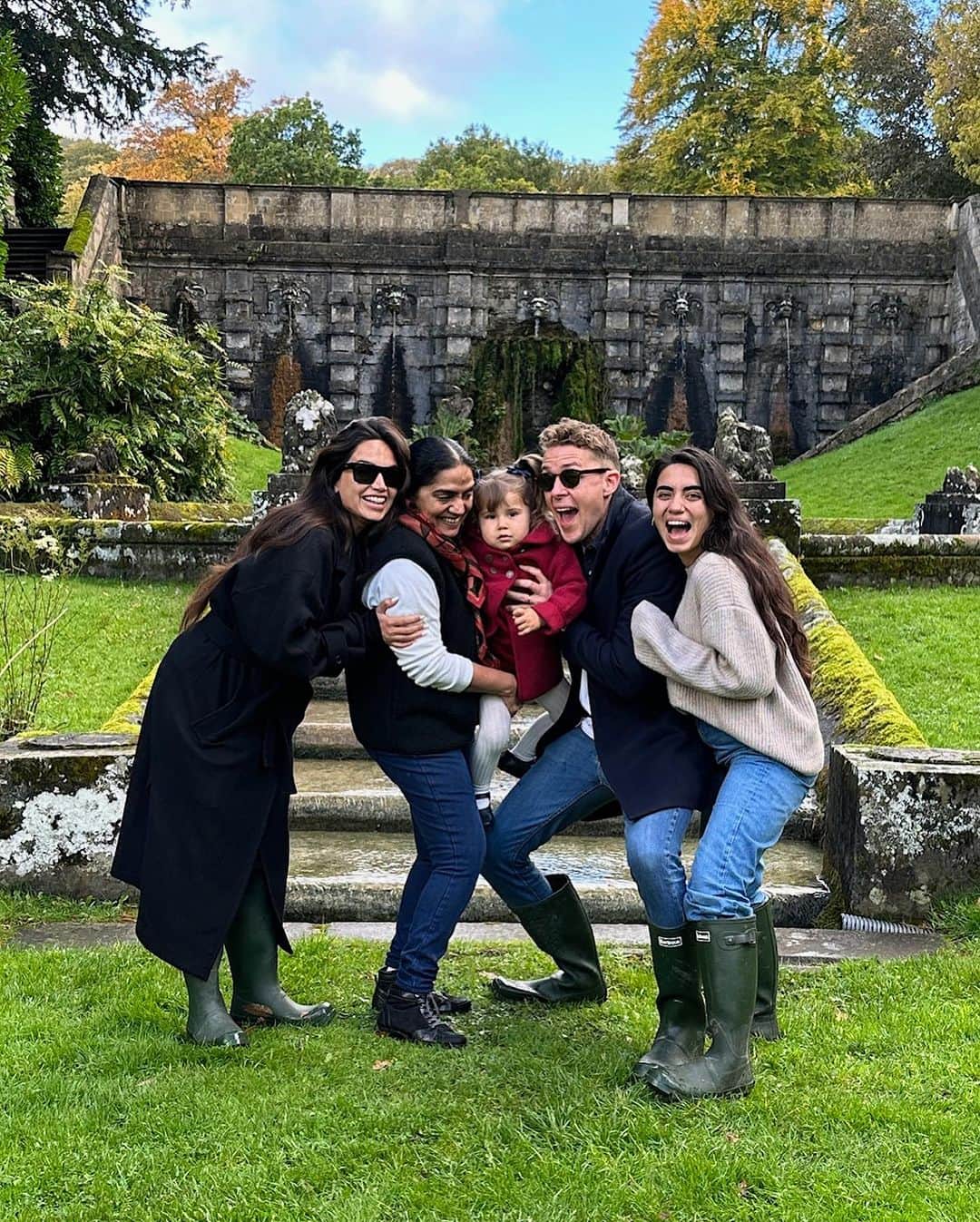 Diipa Büller-Khoslaさんのインスタグラム写真 - (Diipa Büller-KhoslaInstagram)「Families that work & then holiday together >>>   Thank you to @cowleymanor for this short but beautiful break in the English Countryside 🍂」10月26日 19時03分 - diipakhosla