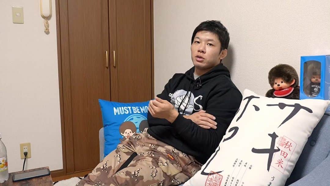 斎藤裕のインスタグラム：「記者会見から帰ってきてすぐに撮りました。是非ともご覧下さい。  https://youtu.be/ikIlBCaYlYU」