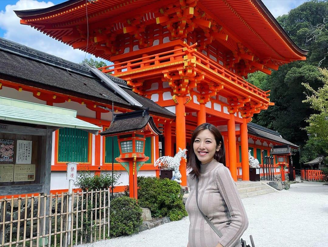 小澤陽子さんのインスタグラム写真 - (小澤陽子Instagram)「🍵🌿  少し前。おやすみに弾丸で京都に🚄  関西に会いたい人が沢山いて。 一泊二日で、 京都　➫ 大阪　➫ 神戸　にお邪魔しました！ (人に会うのがメインだったので、今回観光はあまりせず🥺)  紅葉前だったけど、外国人をはじめ、沢山の人が😳 紅葉シーズンになったらどうなっちゃうんだろう！  京都では 挙式した神社にご挨拶して、夫の家族に会い、 食べたかった京都の食を堪能しまくりました😂🤍  #食欲の秋 #第三の故郷になりつつある #素敵な街だなぁ〜 #癒 #京都　#Kyoto #お義母さんとデート #楽を優先 #マタニティコーデ」10月26日 19時11分 - yoko.ozawa729