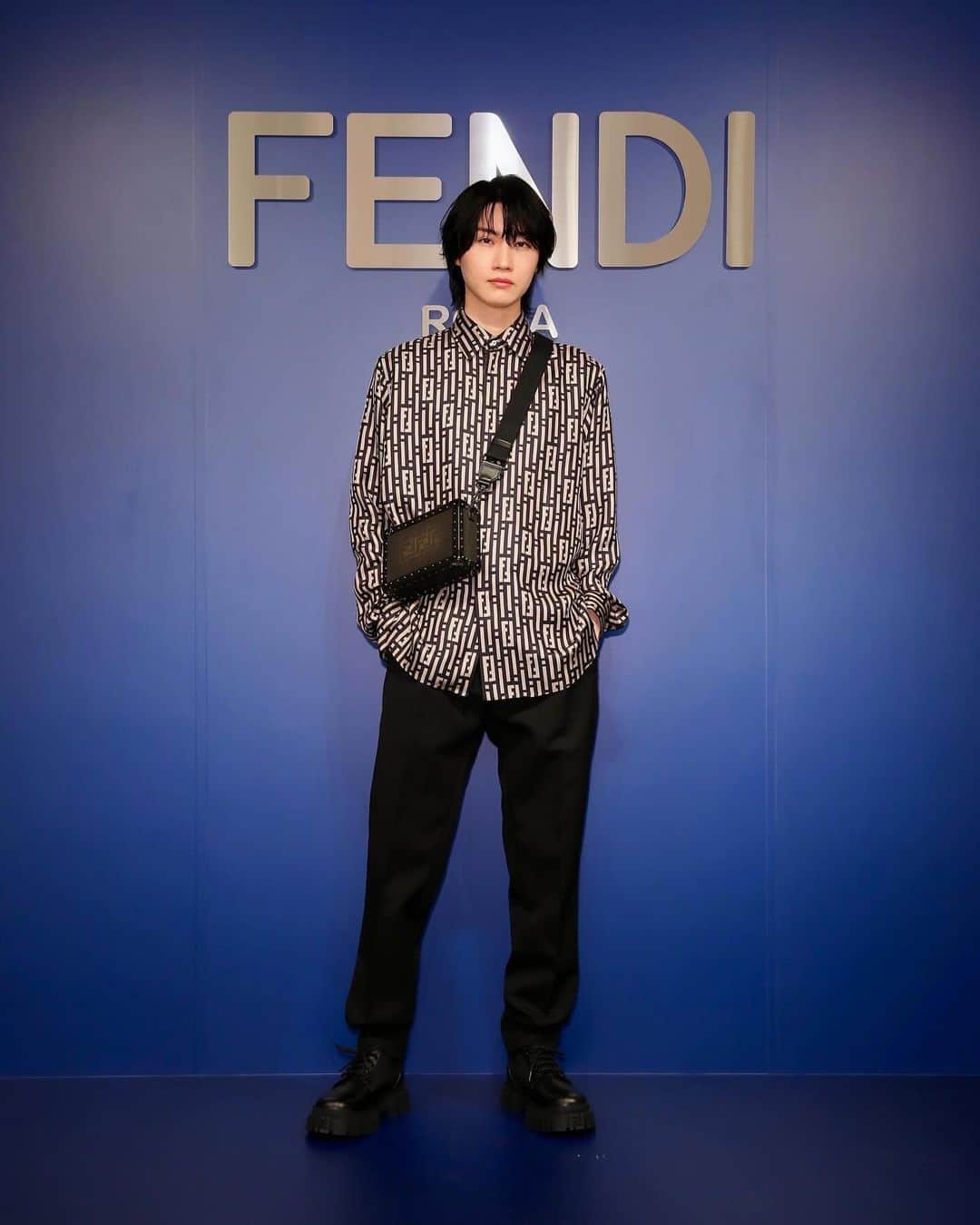 桜田通のインスタグラム：「FENDI WINTER 2023 COLLECTION LAUNCH COCKTAIL EVENT  パラッツォ フェンディ 表参道で行われた『フェンディ 2023年ウィンターコレクション』ローンチカクテルイベントへ✨  ジェンダーレスな新コレクションはとても洗練されていて、美しさと可愛さを兼ね備えたアイテムばかりでした😌 その中で今シーズンのスターアイテムのおにぎりの形を模したミニバッグとチャームが可愛すぎました🍙✨  100個の素晴らしいコレクションがあったとして、いつもその内の数点に特に遊び心があり目を引くアイテムも出してくれるFENDIがとても好きです☺️  そしてやはりFENDIの洋服を着たり、ブティックに行くとローマでの記憶が呼び起こされます🇮🇹☀️  @FENDI #fendi #FendiWinter #PR」
