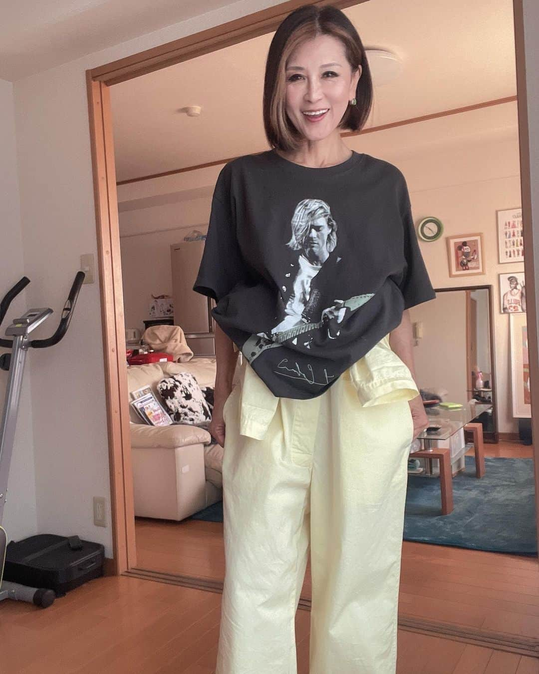 Naoko（なおこ）さんのインスタグラム写真 - (Naoko（なおこ）Instagram)「着替えまくって 結局違う服でした👩‍✈️  そろそろ 腹の脂肪、、、、🙀  この前お見せした クマグミバッグ。  悩みまくって買った甲斐ありました。  すごくでかくて なんでもぶちこめて。 使いやすくて 誰ともかぶらず ちょっと変で 値段もセーフぐらい。  なんの服にも 合うよー  久しぶりに 良い買い物しました。  使いやすいので デザイン違いでも おすすめ！  BUYMAにあとひとつだけ 在庫ありました。  #女子はbagと靴が好き  #筋トレ女子 #フィットネス女子#フィットネス#Fitness#筋トレ女子と繋がりたい #筋トレ好き#筋トレ好きと繋がりたい#減量 #くびれ#美ボディ #アラフィフ#アラフィフコーデ#ボディメイク #50代#健康 #熊本 #kumamoto」10月26日 19時13分 - smile_naohibi