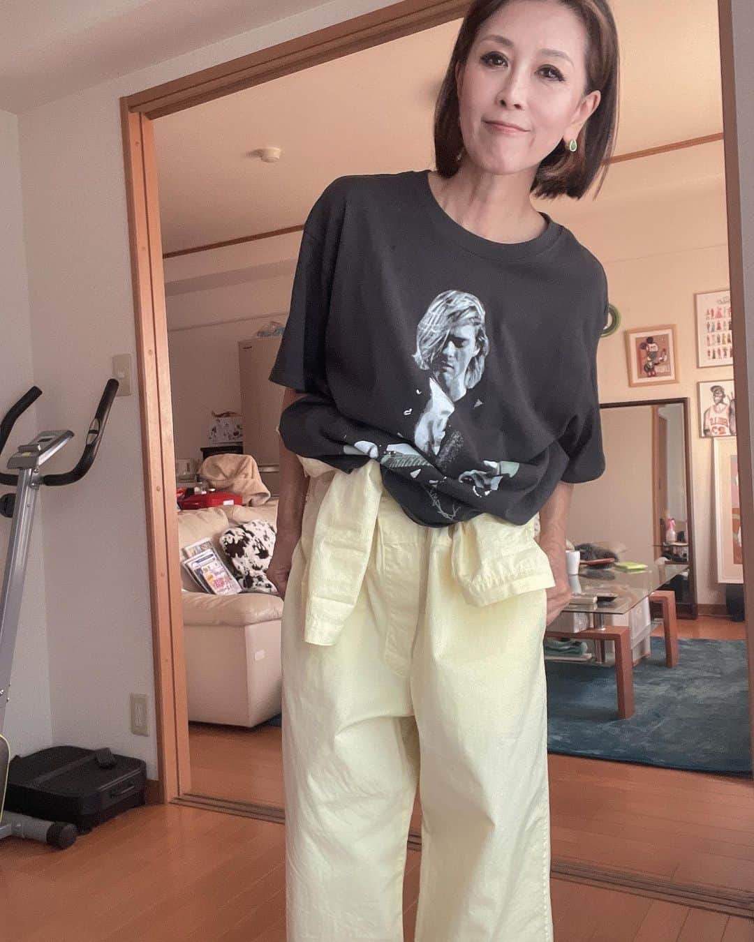 Naoko（なおこ）さんのインスタグラム写真 - (Naoko（なおこ）Instagram)「着替えまくって 結局違う服でした👩‍✈️  そろそろ 腹の脂肪、、、、🙀  この前お見せした クマグミバッグ。  悩みまくって買った甲斐ありました。  すごくでかくて なんでもぶちこめて。 使いやすくて 誰ともかぶらず ちょっと変で 値段もセーフぐらい。  なんの服にも 合うよー  久しぶりに 良い買い物しました。  使いやすいので デザイン違いでも おすすめ！  BUYMAにあとひとつだけ 在庫ありました。  #女子はbagと靴が好き  #筋トレ女子 #フィットネス女子#フィットネス#Fitness#筋トレ女子と繋がりたい #筋トレ好き#筋トレ好きと繋がりたい#減量 #くびれ#美ボディ #アラフィフ#アラフィフコーデ#ボディメイク #50代#健康 #熊本 #kumamoto」10月26日 19時13分 - smile_naohibi