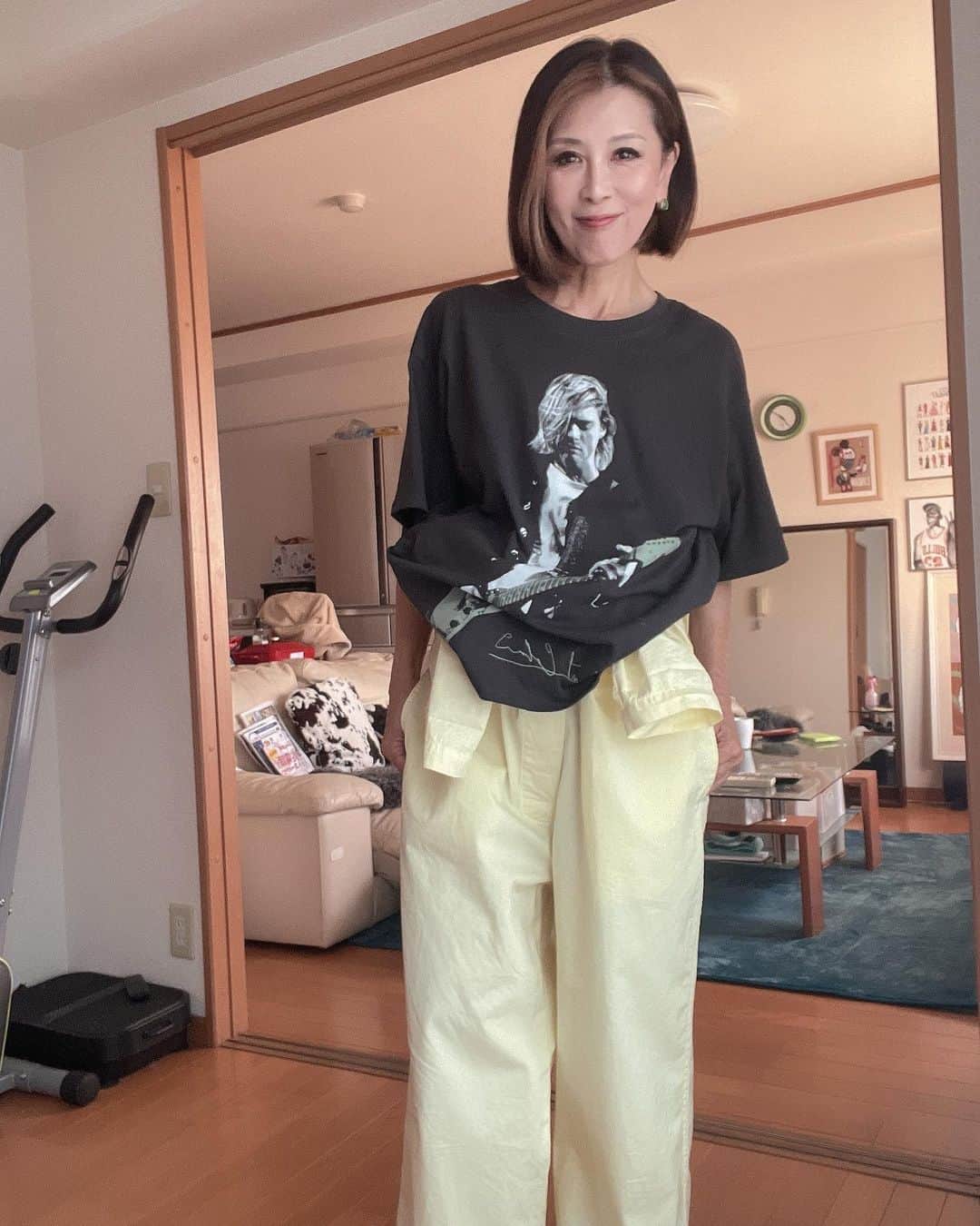 Naoko（なおこ）さんのインスタグラム写真 - (Naoko（なおこ）Instagram)「着替えまくって 結局違う服でした👩‍✈️  そろそろ 腹の脂肪、、、、🙀  この前お見せした クマグミバッグ。  悩みまくって買った甲斐ありました。  すごくでかくて なんでもぶちこめて。 使いやすくて 誰ともかぶらず ちょっと変で 値段もセーフぐらい。  なんの服にも 合うよー  久しぶりに 良い買い物しました。  使いやすいので デザイン違いでも おすすめ！  BUYMAにあとひとつだけ 在庫ありました。  #女子はbagと靴が好き  #筋トレ女子 #フィットネス女子#フィットネス#Fitness#筋トレ女子と繋がりたい #筋トレ好き#筋トレ好きと繋がりたい#減量 #くびれ#美ボディ #アラフィフ#アラフィフコーデ#ボディメイク #50代#健康 #熊本 #kumamoto」10月26日 19時13分 - smile_naohibi