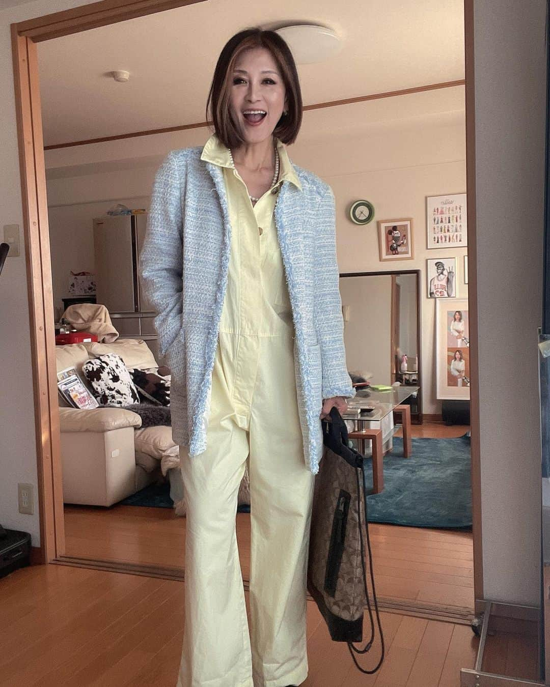 Naoko（なおこ）さんのインスタグラム写真 - (Naoko（なおこ）Instagram)「着替えまくって 結局違う服でした👩‍✈️  そろそろ 腹の脂肪、、、、🙀  この前お見せした クマグミバッグ。  悩みまくって買った甲斐ありました。  すごくでかくて なんでもぶちこめて。 使いやすくて 誰ともかぶらず ちょっと変で 値段もセーフぐらい。  なんの服にも 合うよー  久しぶりに 良い買い物しました。  使いやすいので デザイン違いでも おすすめ！  BUYMAにあとひとつだけ 在庫ありました。  #女子はbagと靴が好き  #筋トレ女子 #フィットネス女子#フィットネス#Fitness#筋トレ女子と繋がりたい #筋トレ好き#筋トレ好きと繋がりたい#減量 #くびれ#美ボディ #アラフィフ#アラフィフコーデ#ボディメイク #50代#健康 #熊本 #kumamoto」10月26日 19時13分 - smile_naohibi