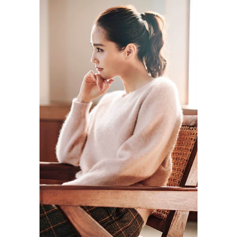ロペさんのインスタグラム写真 - (ロペInstagram)「【WINTER LOOK Vol.2】 ⁡ 映画のシーンは女性の美しさと しなやかさが漂うSensualなシーンから クライマックスへ・・・ 女性らしさが香る上質なコートやニットはSensualなシルエットを上品に演出します。 肌寒くなるこれからのシーズンに 心から体を温めてくれるコレクション。 ⁡ J'aDoRe JUN ONLINEでご購入いただけます。 ⁡ ⁡ ⁡ @rope_jp @jadorejunonline  #look #冬コーデ #冬カラー #ロペ #ROPÉ #ropejp」10月26日 19時13分 - rope_jp