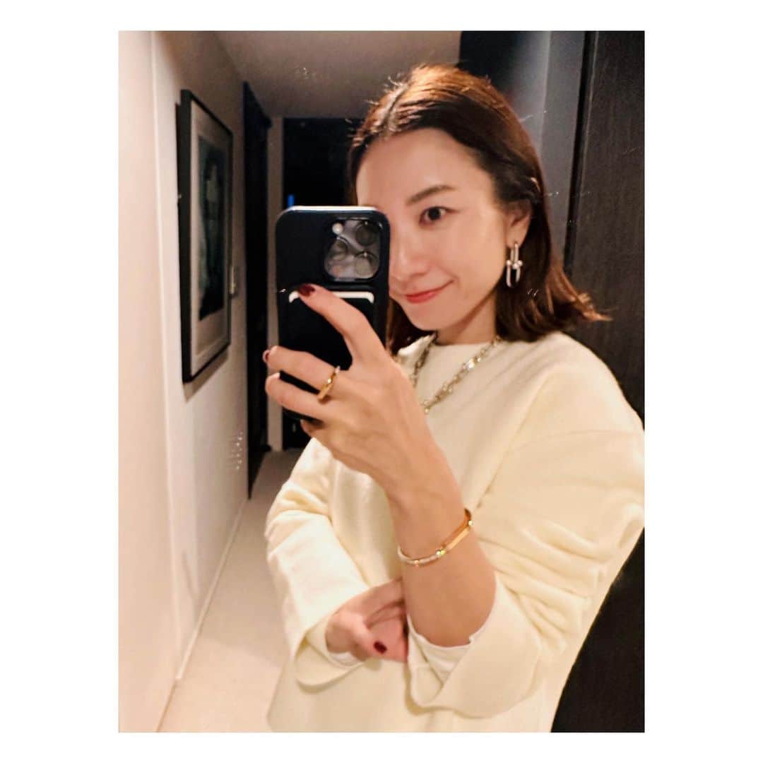 yori designerのインスタグラム：「👓 私の老眼が携帯に伝染したのか いい感じにぼやけてくれた😙  ハードウェア×ロック @tiffanyandco」