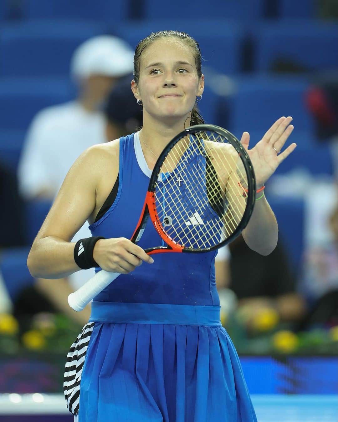 WTA（女子テニス協会）のインスタグラム：「🔛🔝  @kasatkina books her 🎟️ into the semifinals after defeating Linette 6-3,6-4 and wins the Azalea group!   #WTAEliteTrophy」