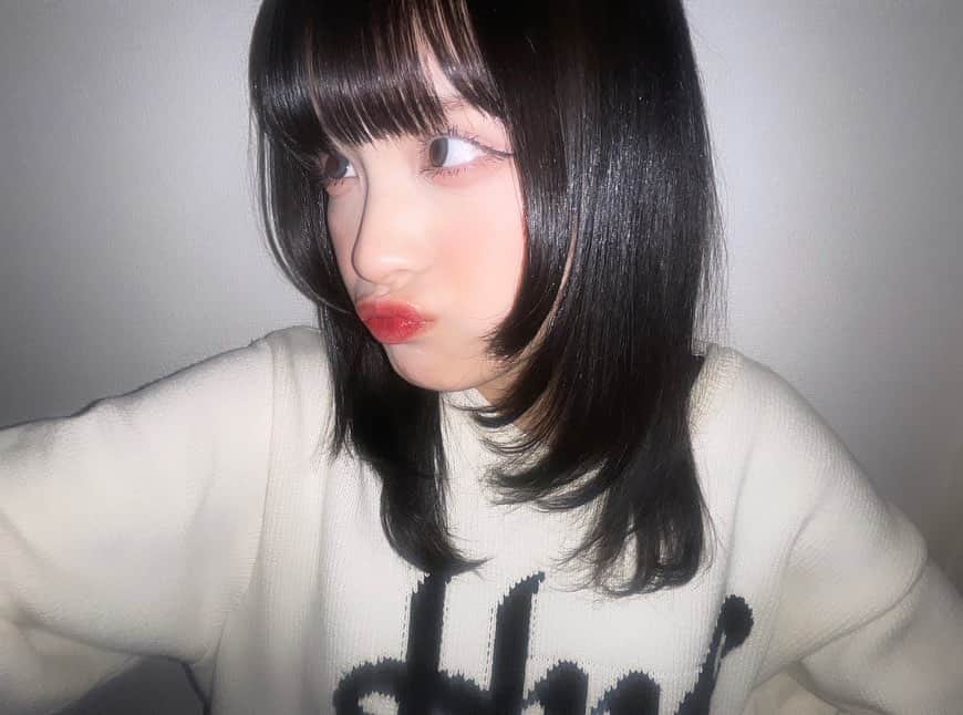 伊達花彩さんのインスタグラム写真 - (伊達花彩Instagram)「🌚🖤 ただいまぁ🌟 黒髪も好きー？？？  #伊達花彩 #黒髪 #🌚🖤」10月26日 19時24分 - date_kahya_official