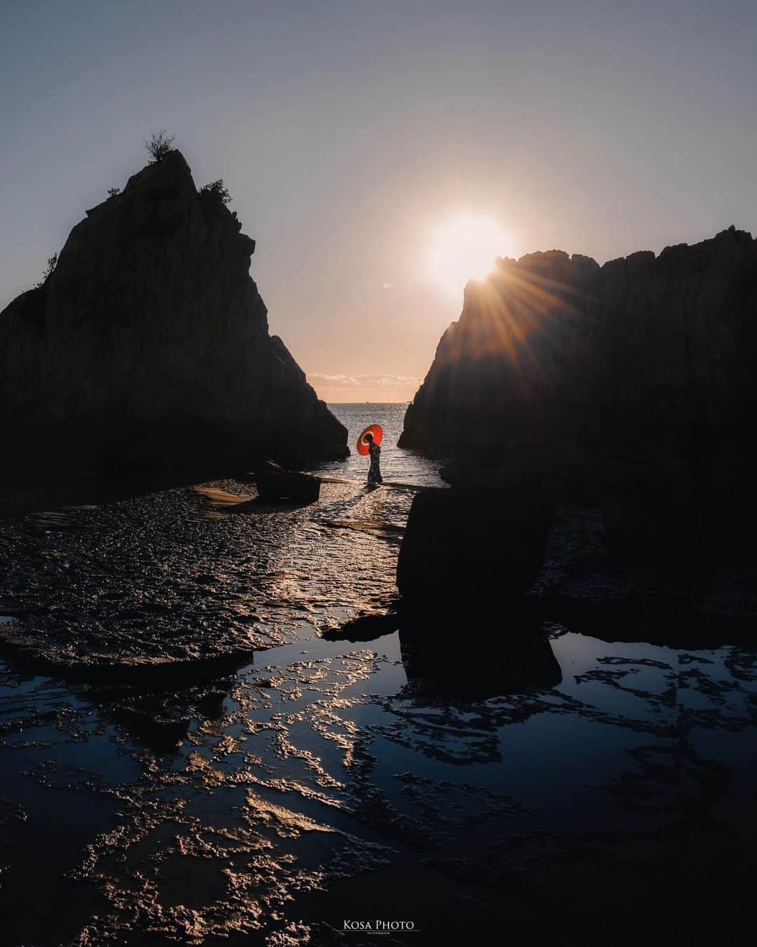 コサさんのインスタグラム写真 - (コサInstagram)「風景は撮ったことあるけどポトレはしたことなかった橋杭岩 めっちゃ良い場所ですやん❣️ 今頃、知った🤣 . Location:和歌山 Wakayama /Japan🇯🇵 Date:2023年10月 in frame: @chami_2nd Camera:Z9 / 24-70mm f2.8 . #tanddフォトコンテスト2023 #discover #nikoncreators #nikoncreators_2023morningandnight #Japan_Daytime_View #橋杭岩 #japancityblues #jp_portrait_collection #ポトレファン倶楽部 #ポトレ撮影隊 #deaf_b_j_ #jp_portrait部 #clv_galerie #NSG_IG #m_v_shotz #Rox_Captures #raw_japan #japan_best_pic #Lovers_Nippon #mf_landscape #invisible_cool_part #tokyocameraclub #art_of_japan_ #jgrv_member #team_jp_ #photo_jpn #sorakataphoto #LBJ_KING #広がり同盟メンバー #special_spot_legend」10月26日 19時28分 - kosa_photo