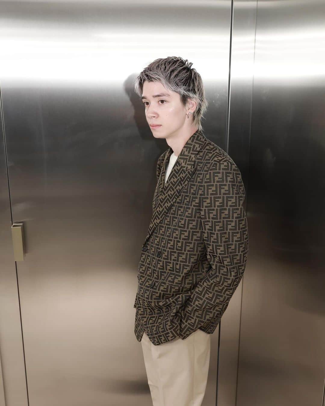 のインスタグラム：「FENDI WINTER 2023 COLLECTION🧳  @FENDI #FendiWinter #FENDI  #PR」