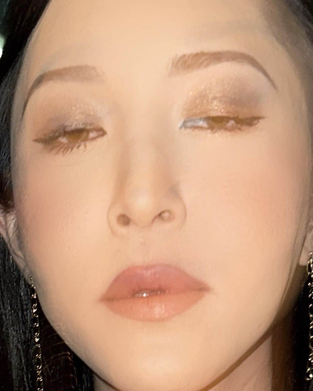 花上惇さんのインスタグラム写真 - (花上惇Instagram)「ホルモン治療を始めて3ヶ月。  おつ山ぱい美◎◎が少しずつ膨らんできたり、身体に丸みが出てきたり、そういった微々たる見た目の変化だけが心の支え。  それ以外は基本的に全部辛い←  自分で決めた道だけど、今でも毎日迷います。 いつかこれでよかったと思えたらいいな。  ウチらみんな、それぞれ負けずにいようぜ。  あ、あとYouTubeのチャンネル登録者が伸びず焦っています← もしよろしければチャンネル登録よろしくお願い致します。 『花上惇』で検索してみてください😊  #花上惇 #オネェ #ジェンダーレス #lgbt #lgbtq #sexandthecity #satc #andjustlikethat #ajlt #英語 #英会話 #炊飯器 #おすすめ #メイク #美容 #コスメ #ファッション #transgender #トランスジェンダー #MTF #ニューハーフ」10月26日 19時32分 - jnp92119