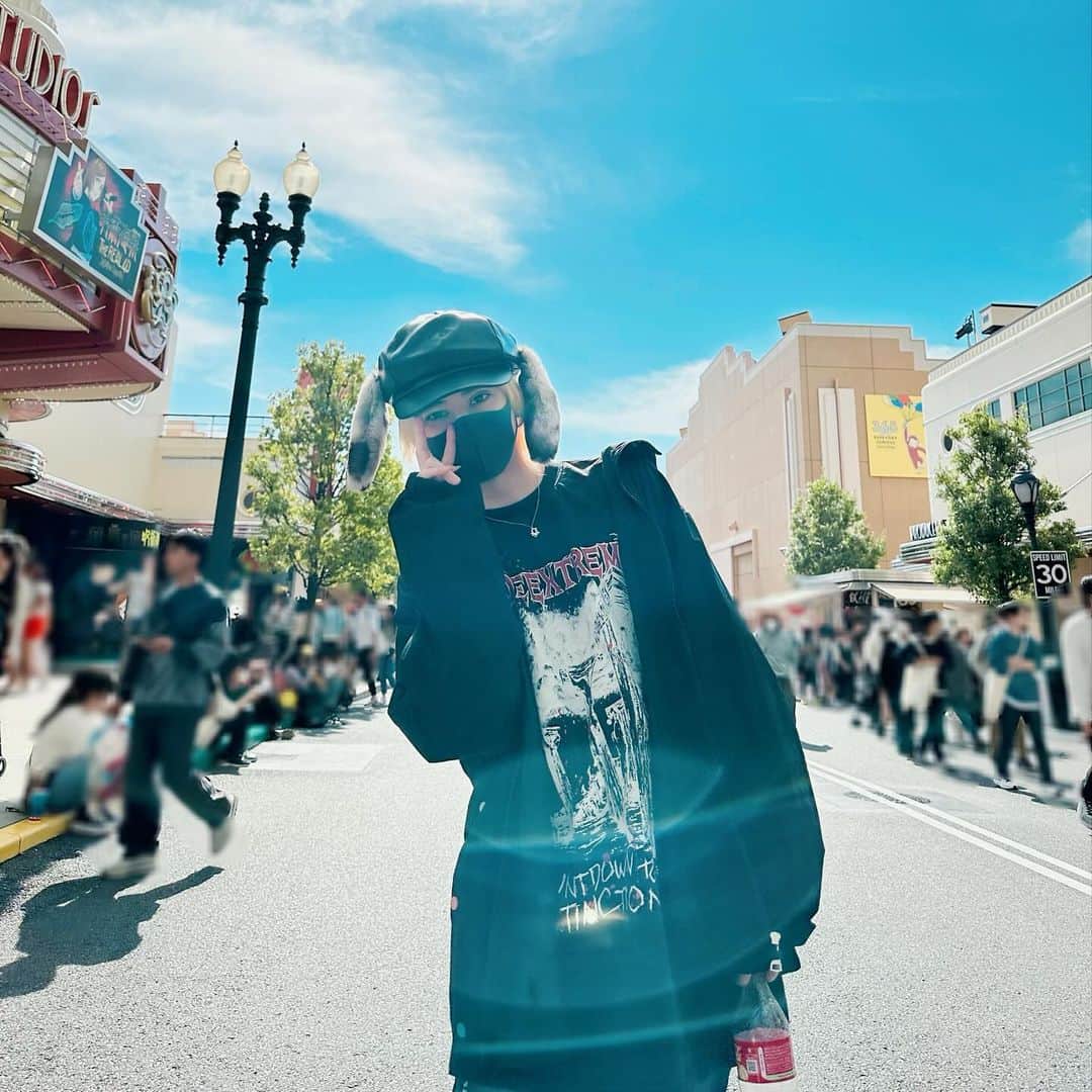 ゆーちゃそ王子のインスタグラム：「今年もお誕生日を迎えました🎂 日々生きていることに感謝！！ 他人を思いやる気持ちを忘れずに これからも楽しんでいくぞお☺️☺️ ・ ・ ・ ・ ・ #ユニバ #ユニバーサルスタジオジャパン #ユニバコーデ #ユニバハロウィン #ユニバカチューシャ #ユニバーサルスタジオジャパン🌏 #universalstudios #universalstudiosjapan」