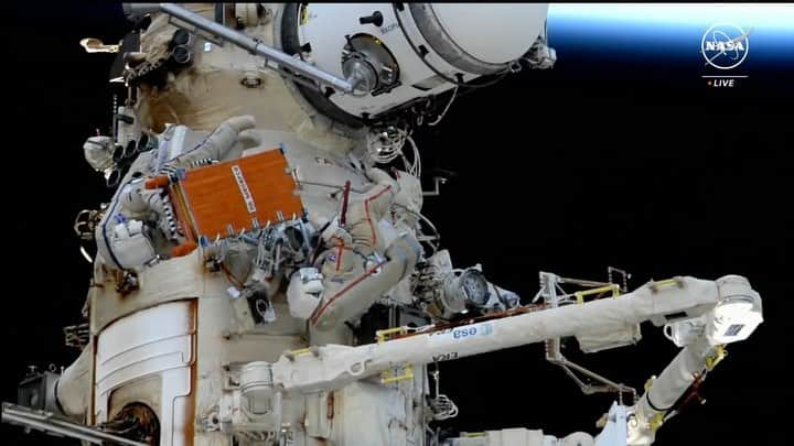 国際宇宙ステーションのインスタグラム：「Cosmonauts Oleg Kononenko and Nikolai Chub are seen installing a synthetic radar communications system during a seven-hour and 41-minute spacewalk today. The device, attached to a payload adapter on the space station’s Nauka module, will begin collecting scientific data of Earth from space.  Ahead of the hardware install, the duo spent the first half of their excursion outside of the orbiting laboratory inspecting and isolating an external backup radiator from Nauka’s cooling system. This marks Kononenko’s sixth spacewalk and Chub’s first.  #nasa #international #space #station #spacewalk #cosmonaut #roscosmos #orbiting #laboratory #science #communications #hardware」