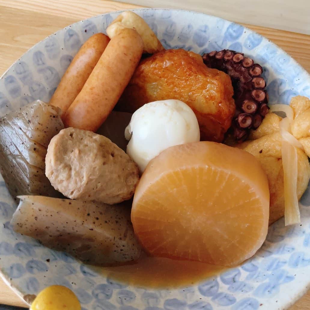 白木夏子さんのインスタグラム写真 - (白木夏子Instagram)「けふは朝からおでん食べられて幸せでした🍢🤤」10月26日 10時50分 - natsukoshiraki