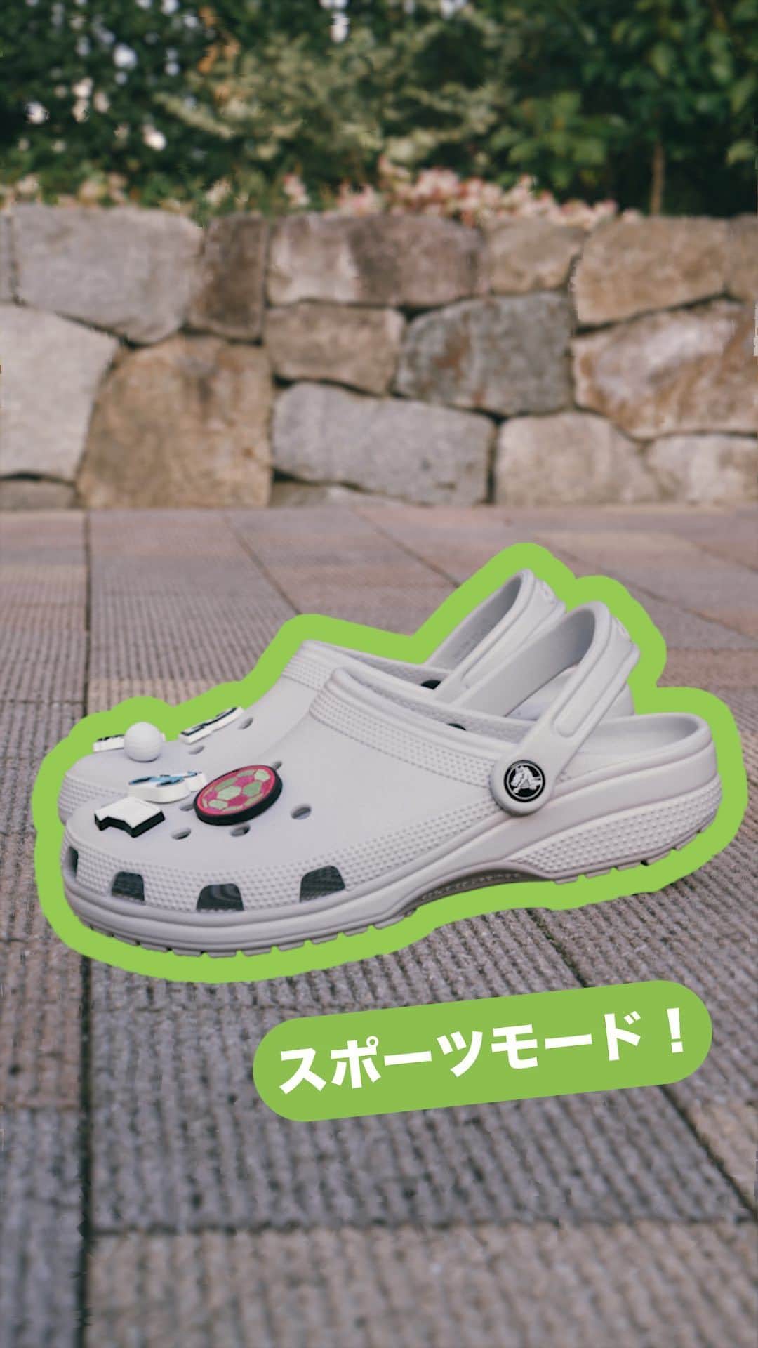 クロックス（crocs）のインスタグラム：「スポーツモードをオン👟❗️ スポーツの秋をクロックスと🍁   #クロックス #ジビッツ#スポーツの秋」