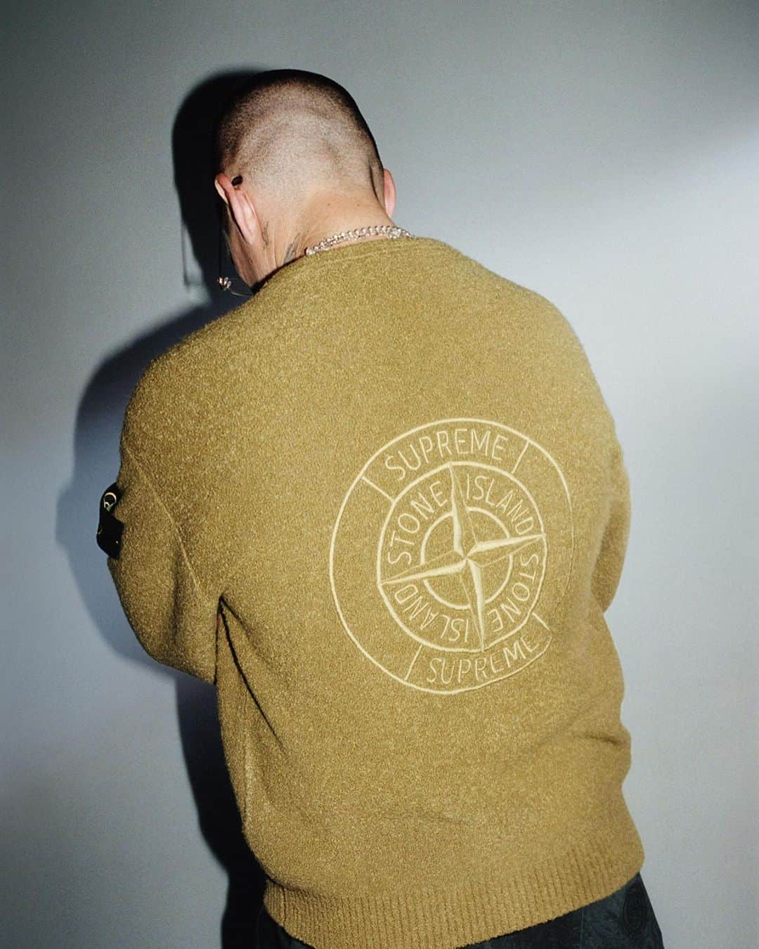 I.T IS INSPIRATIONさんのインスタグラム写真 - (I.T IS INSPIRATIONInstagram)「Stone Island®️/ Supreme®️ raffle is now live.   The raffle ends 27th October 10AM HKT, limited to Hong Kong in-store pick-up only. Head over to our IG Story to register now.   #IT #ITeSHOP #FW23 #StoneIsland #Supreme」10月26日 11時00分 - ithk