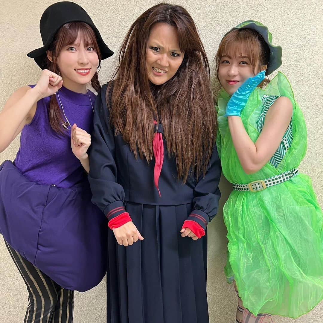 なちゅさんのインスタグラム写真 - (なちゅInstagram)「🍆谷口めぐﾊﾟｲｾﾝ＆篠崎彩奈ﾊﾟｲｾﾝ🥬 新鮮な野菜やで！🥦🍅🥔🧄🥑🌶️🥒🥕🫑🫛🧅🌽🍠✨✨✨ #AKB48武道館 鬼塚だるまは手羽先が1番☝️👹 ホルモンも好きやけど、 たまには野菜も食わなアカンで！  @o_megu1112 谷口ﾊﾟｲｾﾝ🍆なす苦手らしい🍆w 俺と同じや！笑 明太子と茄子の炒め物だと美味しかったで！ｵｽｽﾒ💕笑 🍆ナスめぐ美し過ぎるで✨✨✨  @ayana.s_official あやなーん❤️ コンサートで書道🖌️の指導させてもらった以来😍すぐ声かけてくれたぁ嬉しかったで❣️字もうまくて可愛くて大ちゅき💕 なちゅーぶYouTubeにも映ってくれてありがとう📹✨またあやなんと想い出が出来てとっても嬉しい😍💖‼︎  ﾊﾟｲｾﾝ方が載せてくれた写真も拝借!📷💕 ありがとうやで🌼 マジやで💖  #AKB48 #野菜シスターズ #茄子 #レタス #谷口めぐ #篠崎彩奈  #マジすか学園 #鬼塚だるま」10月26日 10時53分 - nachudesu1223