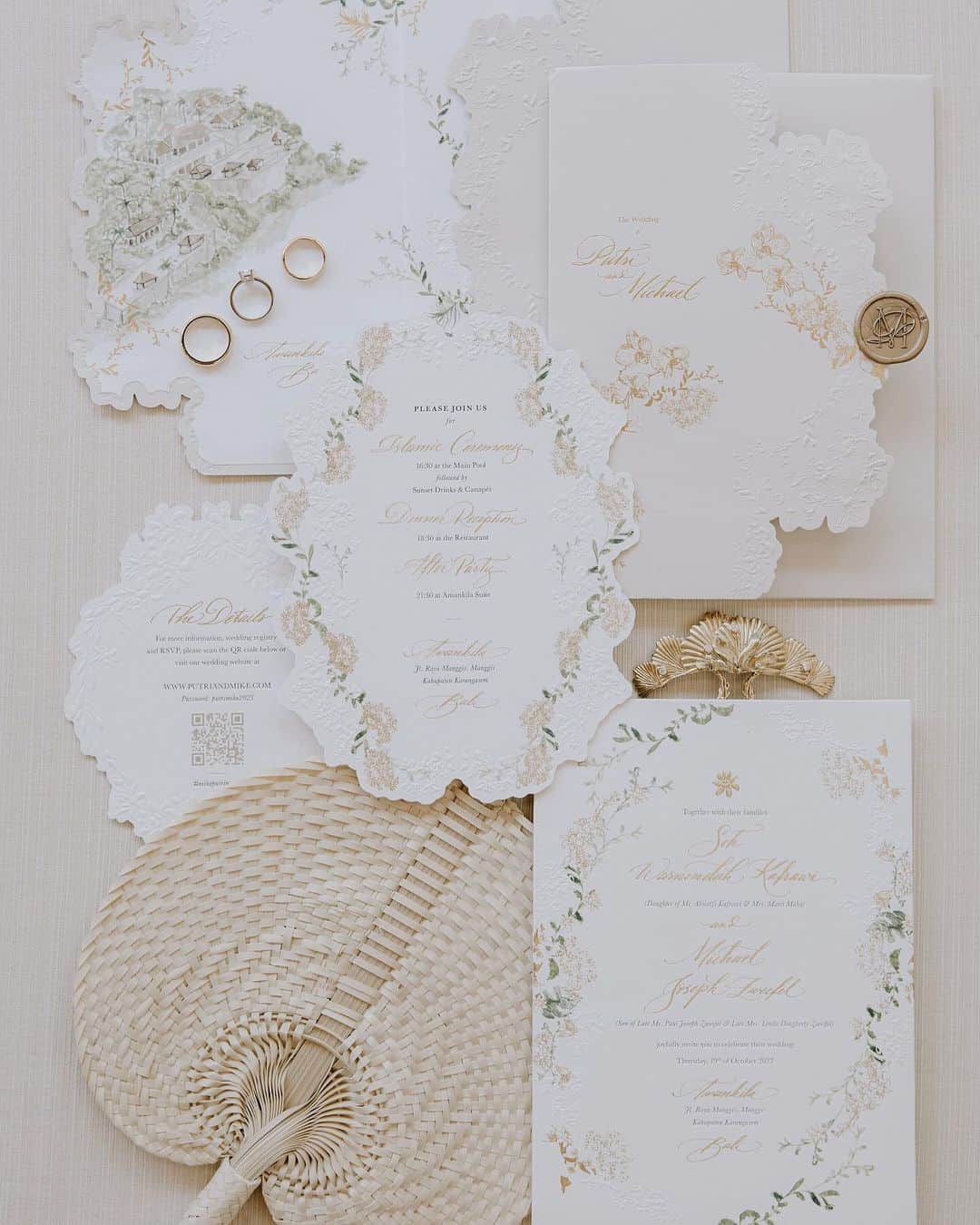 Veronica Halimさんのインスタグラム写真 - (Veronica HalimInstagram)「Putri and Michael's wedding at Amankila, Bali, was filled with so many exquisite details. Everything was perfection! Thank you for letting us design your wedding stationery 🤍 —  #amankila #baliwedding #bali #truffypi #weddinginvitation #bespokestationery  #weddinginspiration #カリグラフィー　#ウェディング　#ウェディングアイテム #weddinginspiration #weddingdesigner #papers #goldfoil #weddingtrend #veronicahalim #weddingpapers #ldvh」10月26日 11時12分 - truffypi