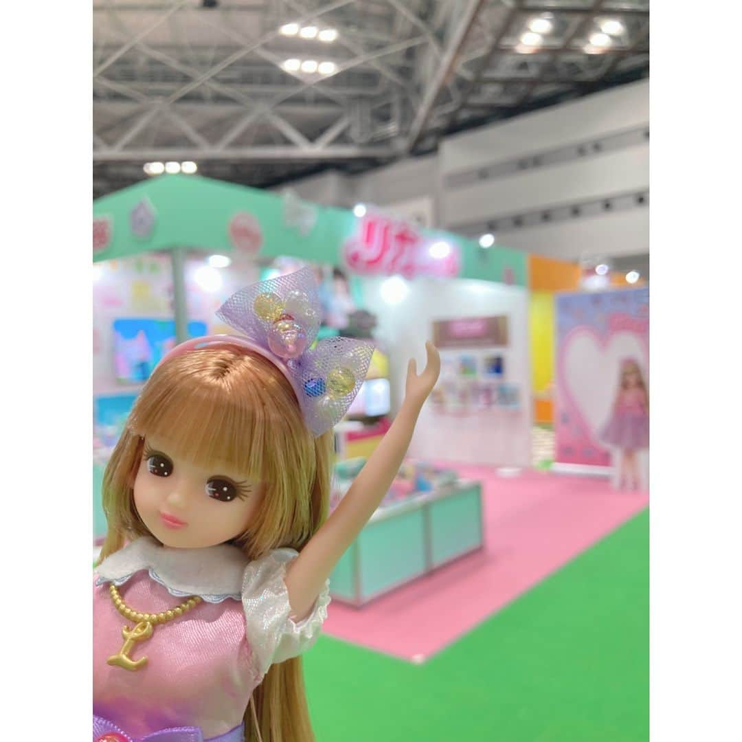 リカちゃんさんのインスタグラム写真 - (リカちゃんInstagram)「「JAPAN MOBILITY SHOW 2023」が東京ビッグサイトで開催されるよ！ リカのブースでもフォトスポットや展示、遊べるコーナーなど楽しい内容がもりだくさん！ みんなもリカに会いに来てね♡  詳しくはストーリーズのリンクから♪  #ジャパンモビリティショー #JapanMobilityShow #JMS2023」10月26日 11時15分 - bonjour_licca