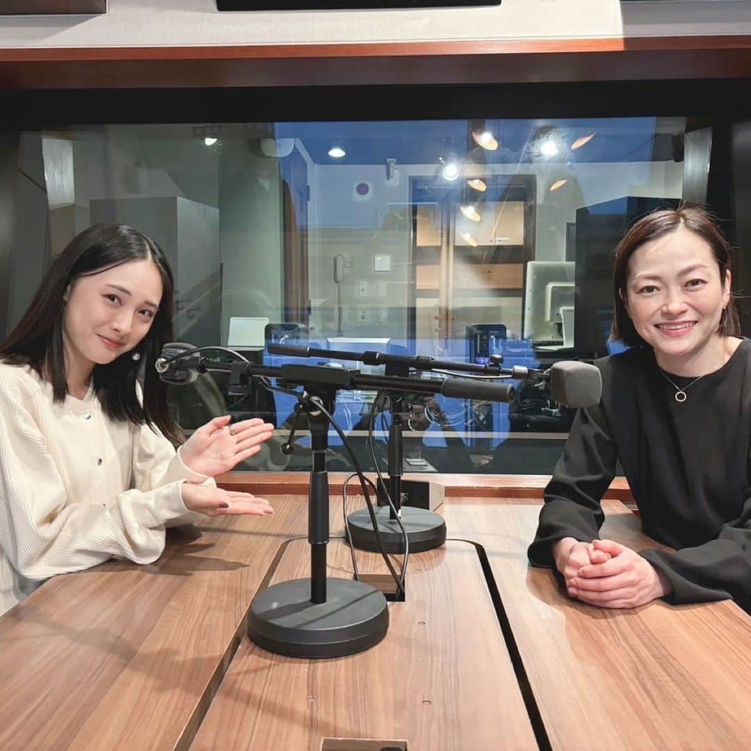 大友花恋さんのインスタグラム写真 - (大友花恋Instagram)「本日のハナコイradioでは「&ROSY」の梅田編集長と美容について、お話をさせていただきました！ 最新の研究や技術について、たっぷりとお伺いできて、楽しかった、、、❤️‍🔥  マネさんに、「過去最高に喋り倒してましたね笑」と言われました。 自覚ありです😂  17時配信です、お楽しみに~✨」10月26日 12時00分 - karen_otomo