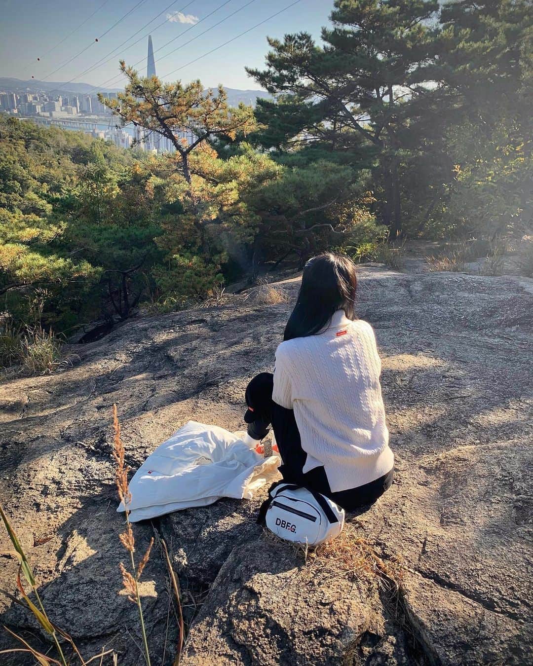 ジュヨン のインスタグラム：「가을 등산 🍁🍂🫰」