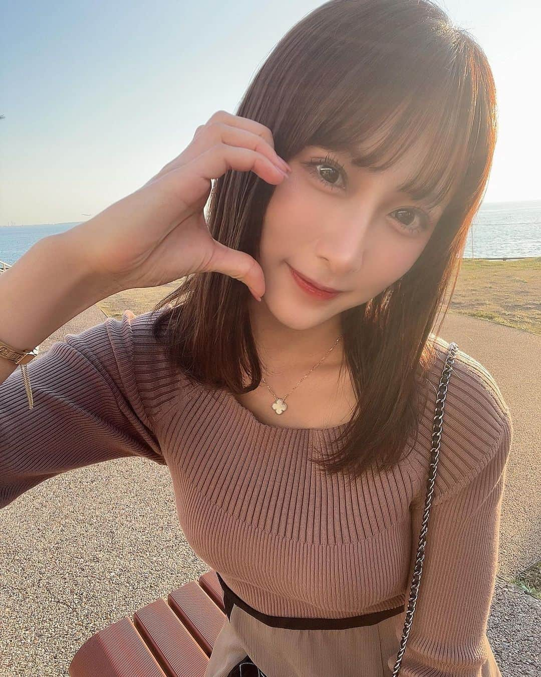 明石奈津子さんのインスタグラム写真 - (明石奈津子Instagram)「・ 昨日の夕日さん🌇☀️❤️ 久々インスタ更新!😂」10月26日 11時26分 - nattu_official