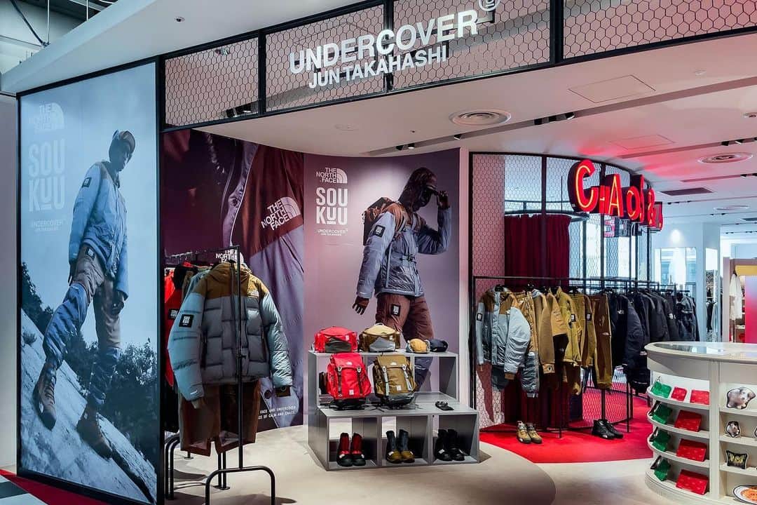 アンダーカバーのインスタグラム：「SOUKUU 創空 by THE NORTH FACE X UNDERCOVER  #UNDERCOVER とTHE NORTH FACEの新たなコラボレーションプロジェクト「SOUKUU (創空/ソウクウ)」のファーストコレクションは、本日10月26日（木）より発売です。  UNDERCOVER and THE NORTH FACE’s first collection of their collaboration project, titled “SOUKUU” is available from today, Thursday October 26th.  #TheNorthFaceXUndercover #Soukuu #創空 #アンダーカバー #thenorthface #ザノースフェイス #tnfjp #neverstopexploring」