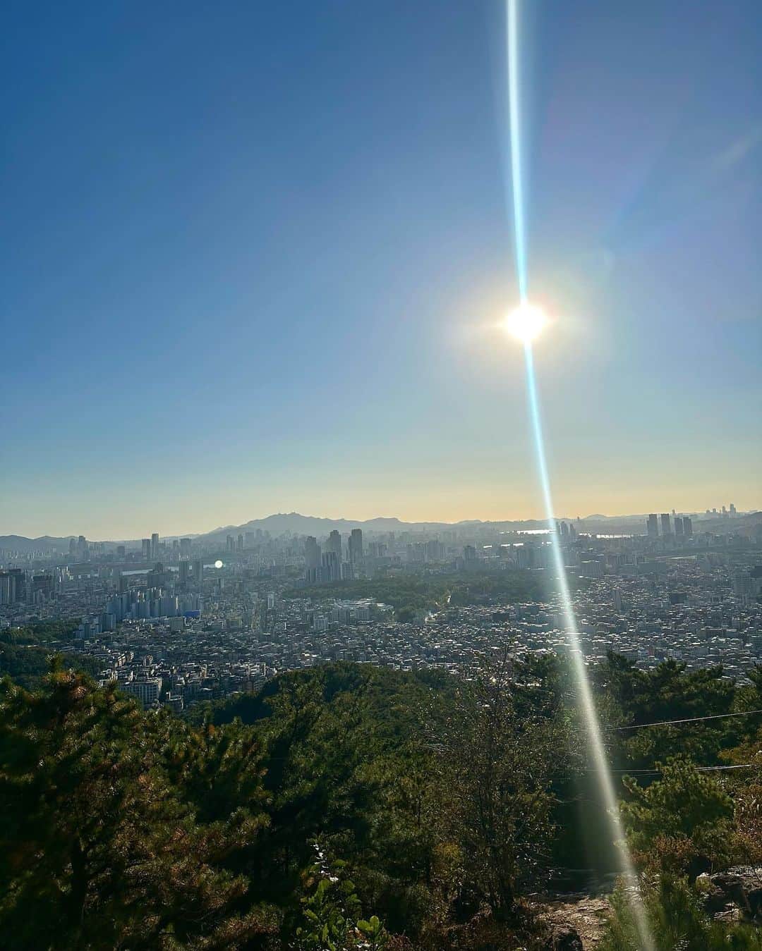 ジュヨン のインスタグラム：「☀️☀️🫰🫰」
