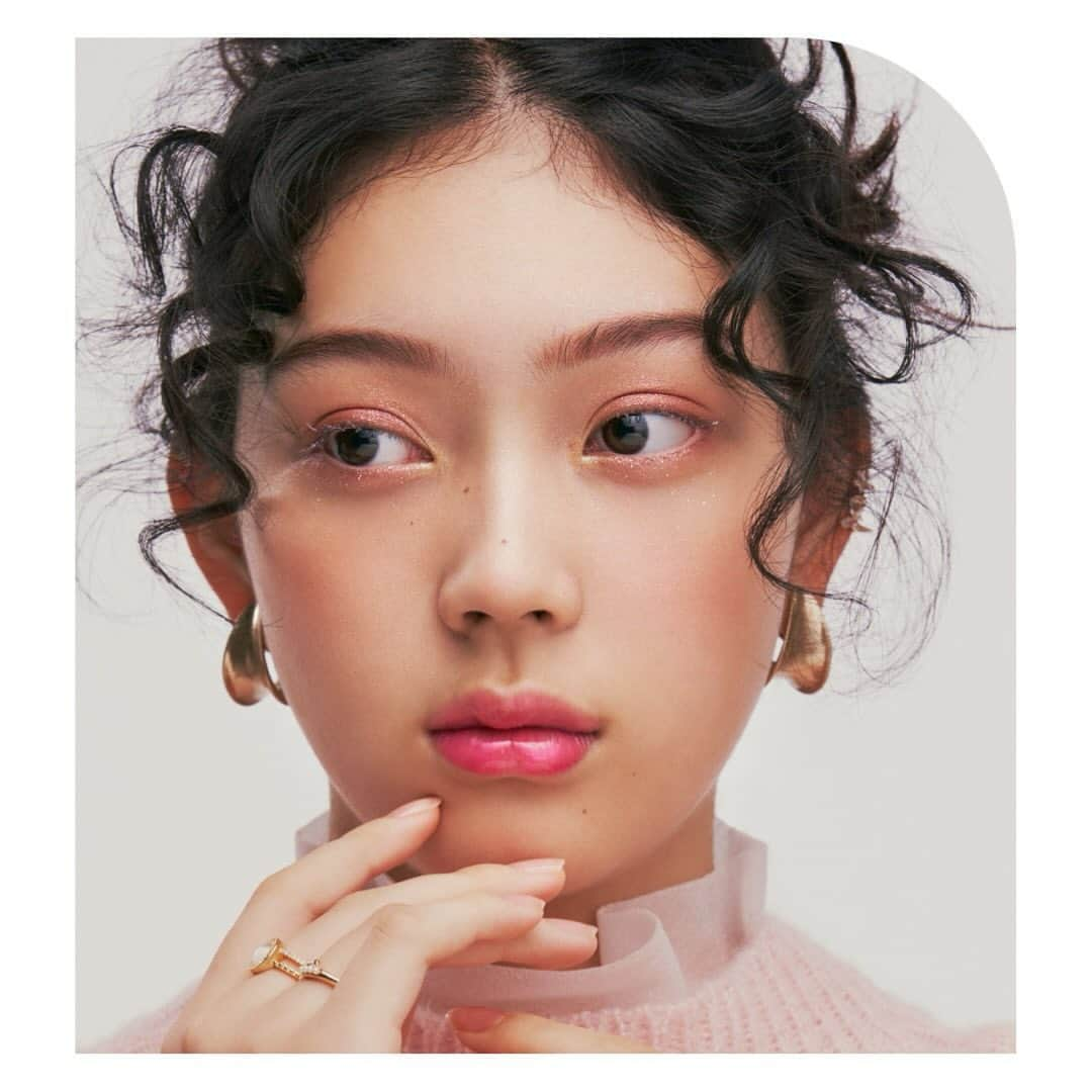 エトレンヌさんのインスタグラム写真 - (エトレンヌInstagram)「. ・美絽・  TOKYU BEAUTY 「冬とコスメと、びじんの法則。」 AD  #美絽 #tokyubeauty #エトレンヌ #モデル #étrenne #etrenne #model」10月26日 11時32分 - etrenne_official