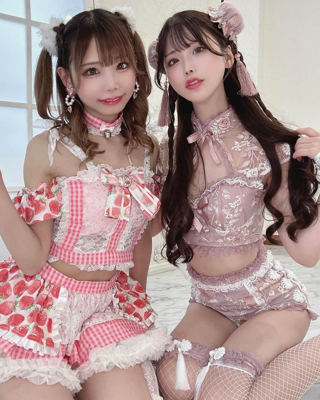 のインスタグラム：「まほたんにチャイナ衣装借してもらた♡ #Malymoon × #sugernine フラワーレースチャイナ🌸 ありがとう〜〜✨  まほたんが着てるのは まほたんがイチから作ったオリジナル衣装🎀 これ好きだからまた見れて嬉しかったなぁー！  #コスプレ #コスプレイヤー #cosplay #cosplayer #cosplaygirl #japanesegirl  #角色扮演 #自撮り女子 #costume #coser」