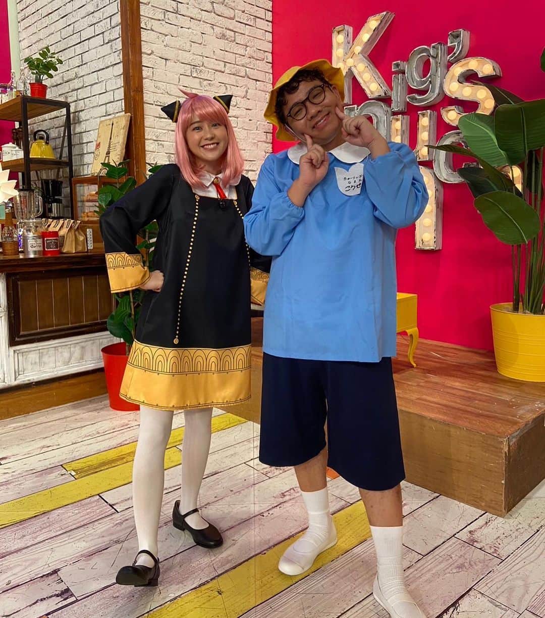 のインスタグラム：「仮装！！ #昨日放送の #よるのブランチ #にて #出演者全員で #ハロウィンコスプレしました！ #そして会えました！ #憧れのアーニャ！ #若林さんのアーニャ！ #一番似合ってる！ #SNSで見つけて注目してた！ #若林さんと会った時も #アーニャの人や #って思ってた！ #まさか会えるなんて！ #写真撮ってもらうに決まってるやろ！ #黒木さんとあいちゃんも #もちろんかわいかったよ！ #でもアーニャが！ #アーニャがそこにいたで！ #かわいかったなー！ #皆さんはTVerで #よるブラ見てね！ #僕はスパイファミリー見ます！ #まだ見たことないので！」