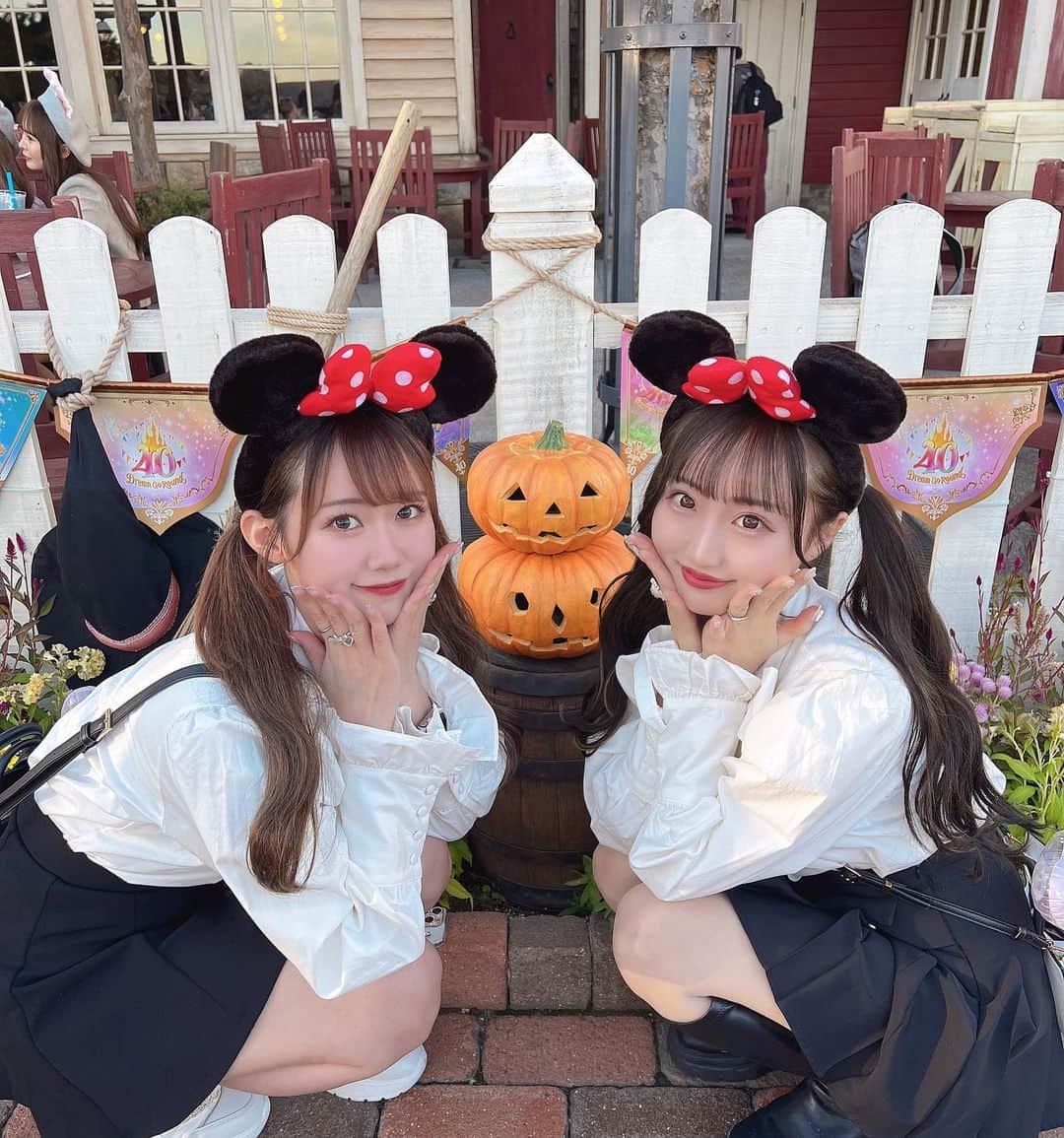 服部有菜さんのインスタグラム写真 - (服部有菜Instagram)「. まりちゃんと中学生ぶりのディズニーシー🏰🤍 沢山食べて待ち時間も笑ってお揃い着てまだまだ私たち若いなあと思いました() 意外と中学生の頃から何も変わってない気もする👶🏻笑 . . #ディズニー #ディズニーシー #disney #disneysea」10月26日 12時21分 - yuna__0330.48