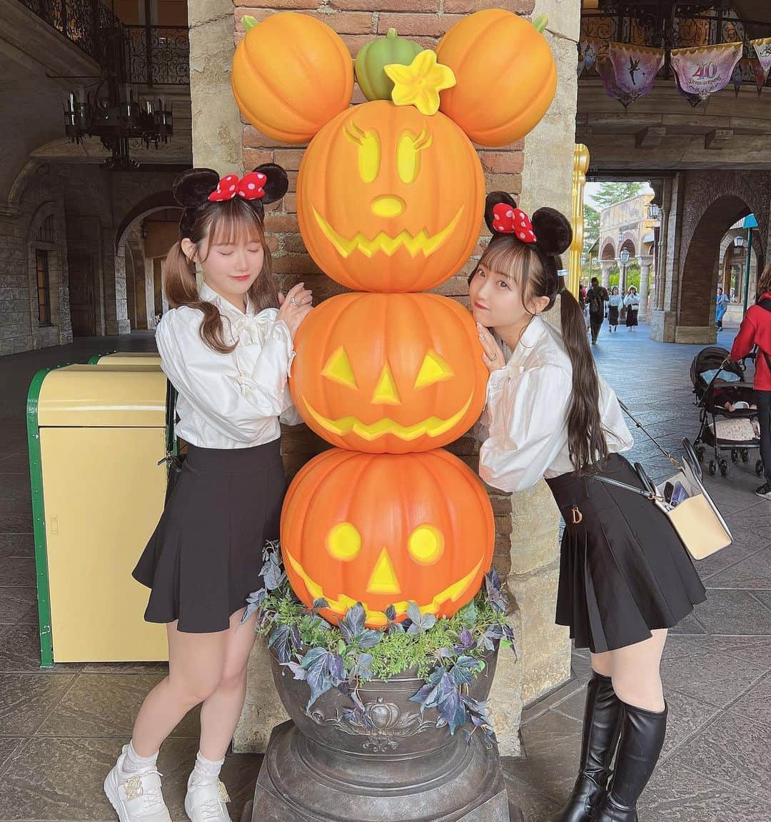 服部有菜さんのインスタグラム写真 - (服部有菜Instagram)「. まりちゃんと中学生ぶりのディズニーシー🏰🤍 沢山食べて待ち時間も笑ってお揃い着てまだまだ私たち若いなあと思いました() 意外と中学生の頃から何も変わってない気もする👶🏻笑 . . #ディズニー #ディズニーシー #disney #disneysea」10月26日 12時21分 - yuna__0330.48