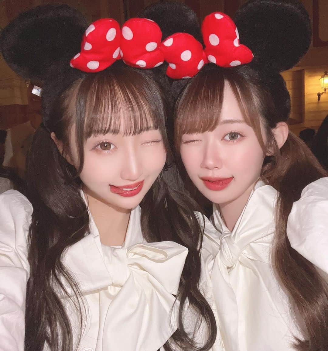 服部有菜さんのインスタグラム写真 - (服部有菜Instagram)「. まりちゃんと中学生ぶりのディズニーシー🏰🤍 沢山食べて待ち時間も笑ってお揃い着てまだまだ私たち若いなあと思いました() 意外と中学生の頃から何も変わってない気もする👶🏻笑 . . #ディズニー #ディズニーシー #disney #disneysea」10月26日 12時21分 - yuna__0330.48