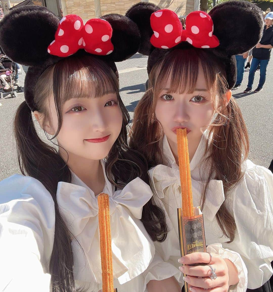 服部有菜さんのインスタグラム写真 - (服部有菜Instagram)「. まりちゃんと中学生ぶりのディズニーシー🏰🤍 沢山食べて待ち時間も笑ってお揃い着てまだまだ私たち若いなあと思いました() 意外と中学生の頃から何も変わってない気もする👶🏻笑 . . #ディズニー #ディズニーシー #disney #disneysea」10月26日 12時21分 - yuna__0330.48