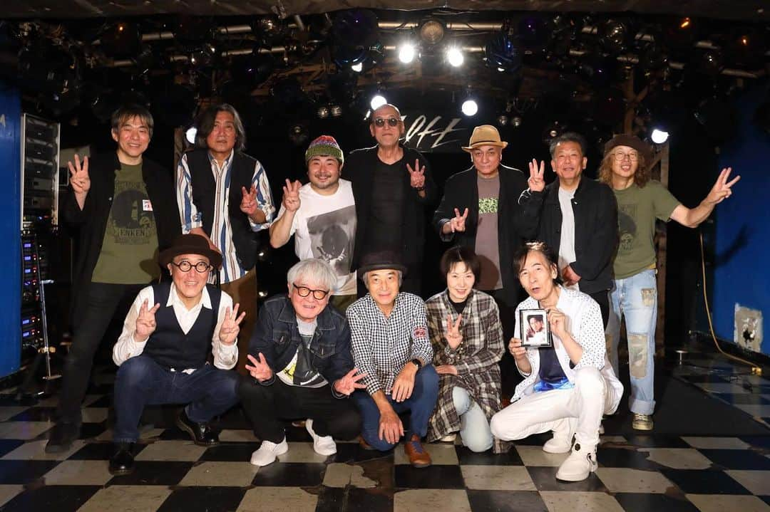 佐野史郎のインスタグラム：「#遠藤賢司 七回忌ライブ #新宿ロフト #石塚俊明 #湯川トーベン #斉藤哲夫 #友川カズキ #友部正人 #鈴木慶一 #武川雅寛 #大友良英 #佐野史郎 #森信行 #関端ひかる  先輩たちの歌、凄まじかったです🎵 大友良英さんのギターもエンケンさんと同じセッティングでの爆音‼︎まさに、純音楽‼︎ 湯川トーベン、森信行、佐野史郎の3ピースも、エンケン虎の穴出身の我ら故、いざ、勝負‼︎…でありました。 エンケンさん、聴いていてくれたはず。 良い供養ができたかな？」