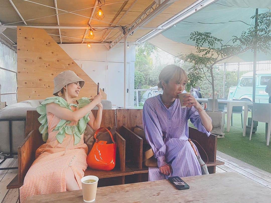 NakamuraEmiのインスタグラム：「👯  Furui Riho × NakamuraEmi   10.29 sun WALL&WALL  リホぷと1曲コラボもやることになりました！嬉しすぎる〜 WALL&WALLさんもとってもオシャレなところ。よかったらぜひお待してるよー！  10.29  Riho×Emi 表参道 @wallandwalltokyo  open17:30 start 18:30 https://wallwall.zaiko.io/item/358898」