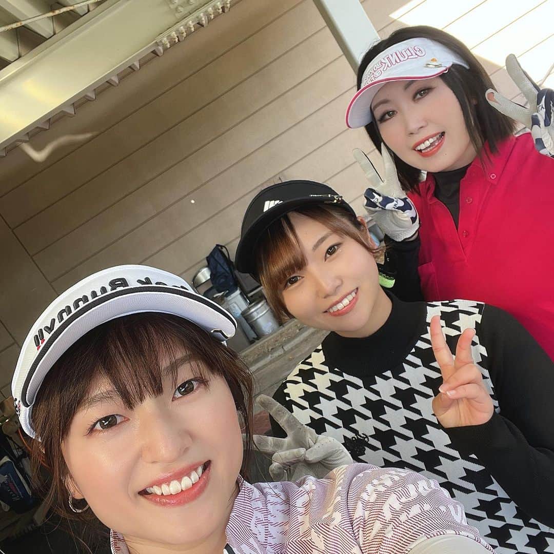 北川楓夏さんのインスタグラム写真 - (北川楓夏Instagram)「右いきがちなので、左向いて構えるとそのまま左にまっすぐいくあるあるなんなんだろね🙄🏌️‍♀️  今シーズンは大雨被害と酷暑のせいで3回しかラウンドいけてない⛳️11月ラスト楽しもう。  全く練習してない割にはスコアは去年と変わらず。伸びもしないし退化もしない。笑  先日は3ヶ月ぶりのゴルフ、楽しかったな〜 同じカートのメンバーも最高だった🛻💓  #akita #秋田 #fmakita #radio #radiko #golf #godlfdia #愛甲和矢 さん #プロゴルファー #ゴルフ #ゴルフ女子 #ゴルフ初心者 #ゴルフレッスン #goingfairway」10月26日 12時29分 - fuka.kitagawa