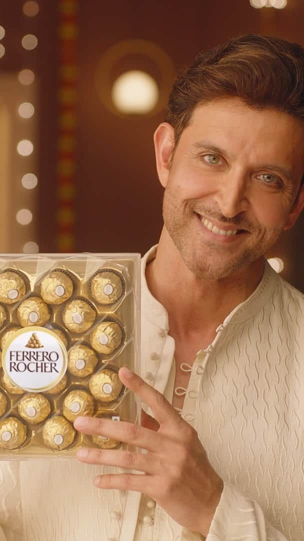 リティク・ローシャンのインスタグラム：「Light up your Diwali with the golden gift of Ferrero Rocher.   #FerreroRocher #LightUpYourDiwali #RoshansLoveRocher #AD」