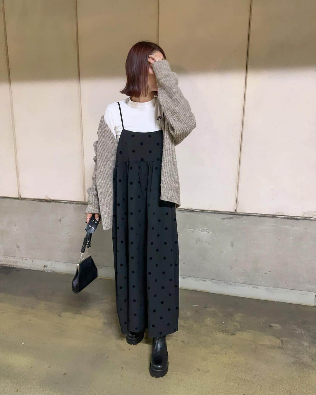 ナカイシミキのインスタグラム：「kids とお揃いもできる @laulea_shop のワンピ🖤  お値段も¥2890とプチプラ🫰  他にもお揃いできるアイテム たくさんあるよっ  ✔︎ストーリーズにもリンク貼ってます  #pr #laulea_shop #laulea_woman #ワンピース　#ロングワンピース #dress #ブラックコーデ #ママコーデ #モノトーンコーデ #男の子ママ #3兄弟　#3brothers」