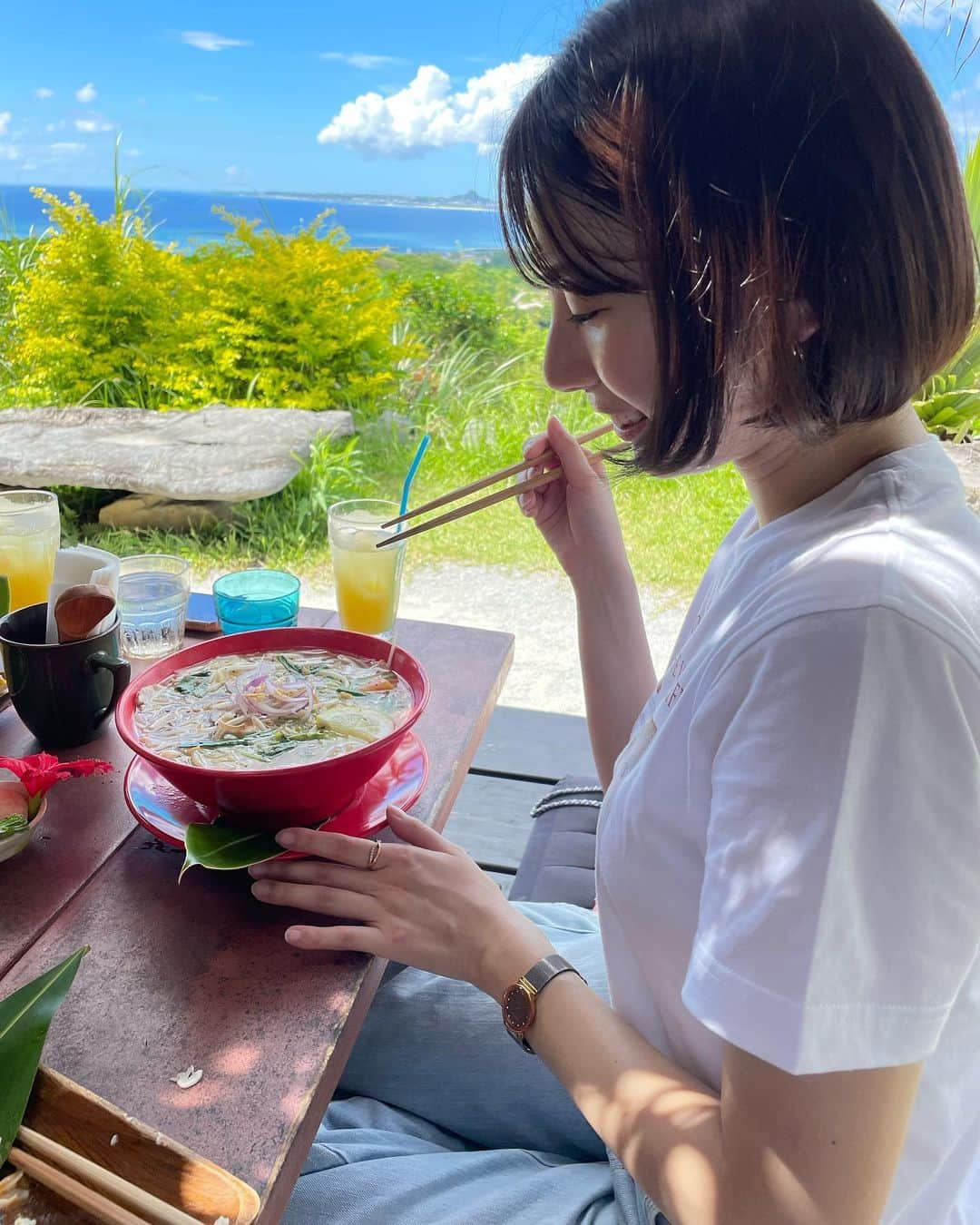 RUUNAさんのインスタグラム写真 - (RUUNAInstagram)「. お気に入りのカフェ🍴 亜熱帯茶屋🌺絶景に癒される🌿  #okinawa #family #trip  #lunch #asianfood #ethnic  #anettaichaya #cafe #沖縄 #今帰仁 #カフェ #ランチ #亜熱帯茶屋 #景色最高 #時差投稿」10月26日 12時56分 - ruuna_kolme