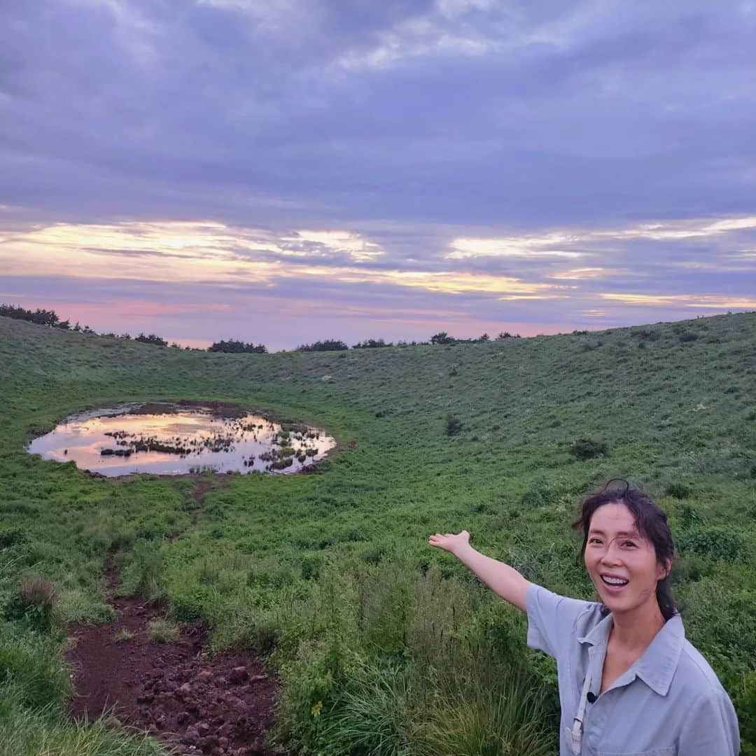 ユソンさんのインスタグラム写真 - (ユソンInstagram)「언니들과 함께 한 제주 여행이야기! 제주에 살면서 집 근처 말곤 다녀본데 없는.. 윤아 언니를 위한 힐링의 시간~  근데..  찾아 간 우리가 더 힐링하고 온 것 같은..  우리들의 행복했던 그날의 이야기!^^   👉 오늘 유튜브 by pdc 에서.. 보실 수 있어요♡♡ @by_pdc #우행시 #여배우삼인방 #제주여행  #구독과좋아요👍 #아시쥬?ㅋ」10月26日 12時58分 - yoo_sun0129